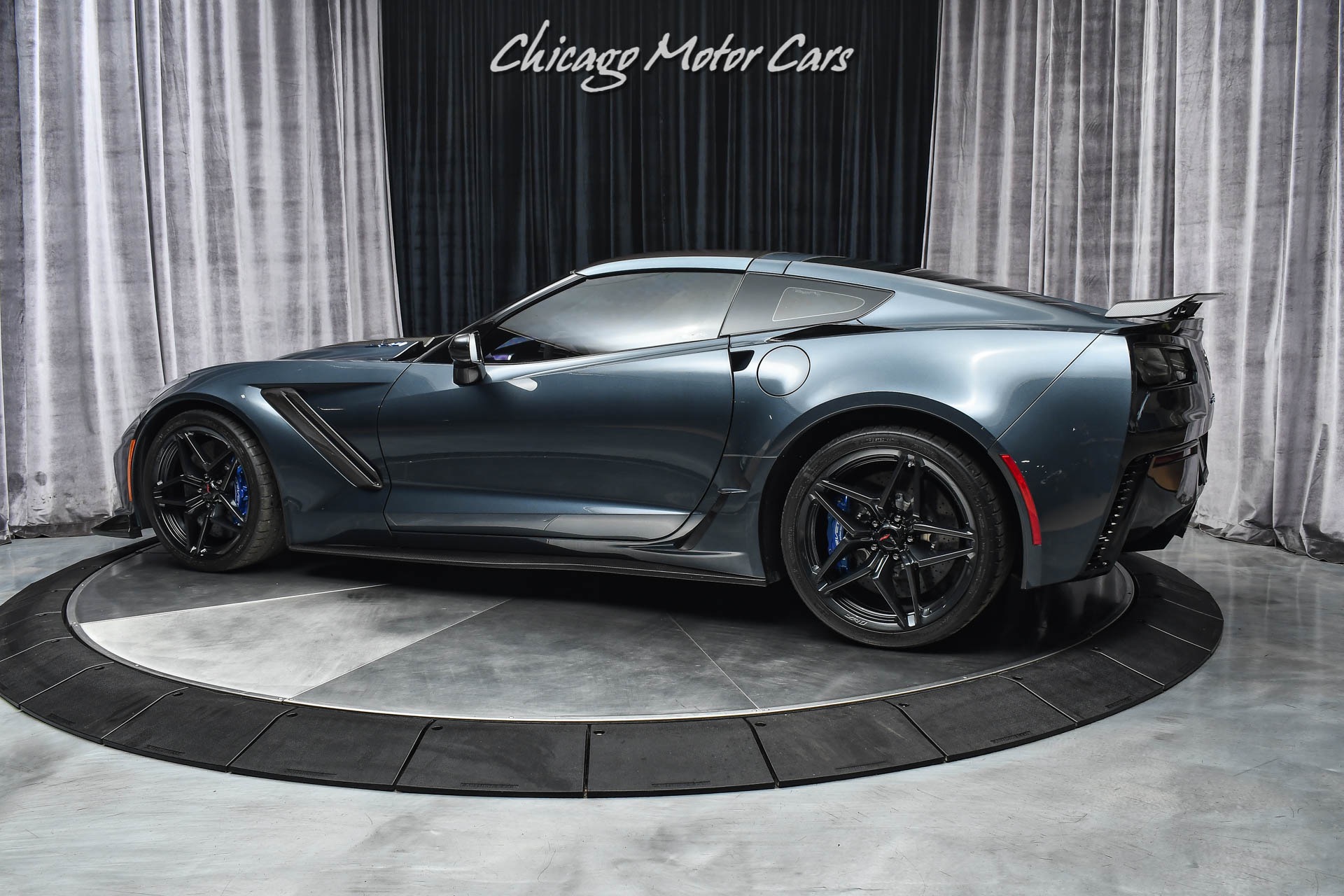 Used-2019-Chevrolet-Corvette-ZR1-RARE-7-SPEED-MANUAL-COMPETITION-SEATS