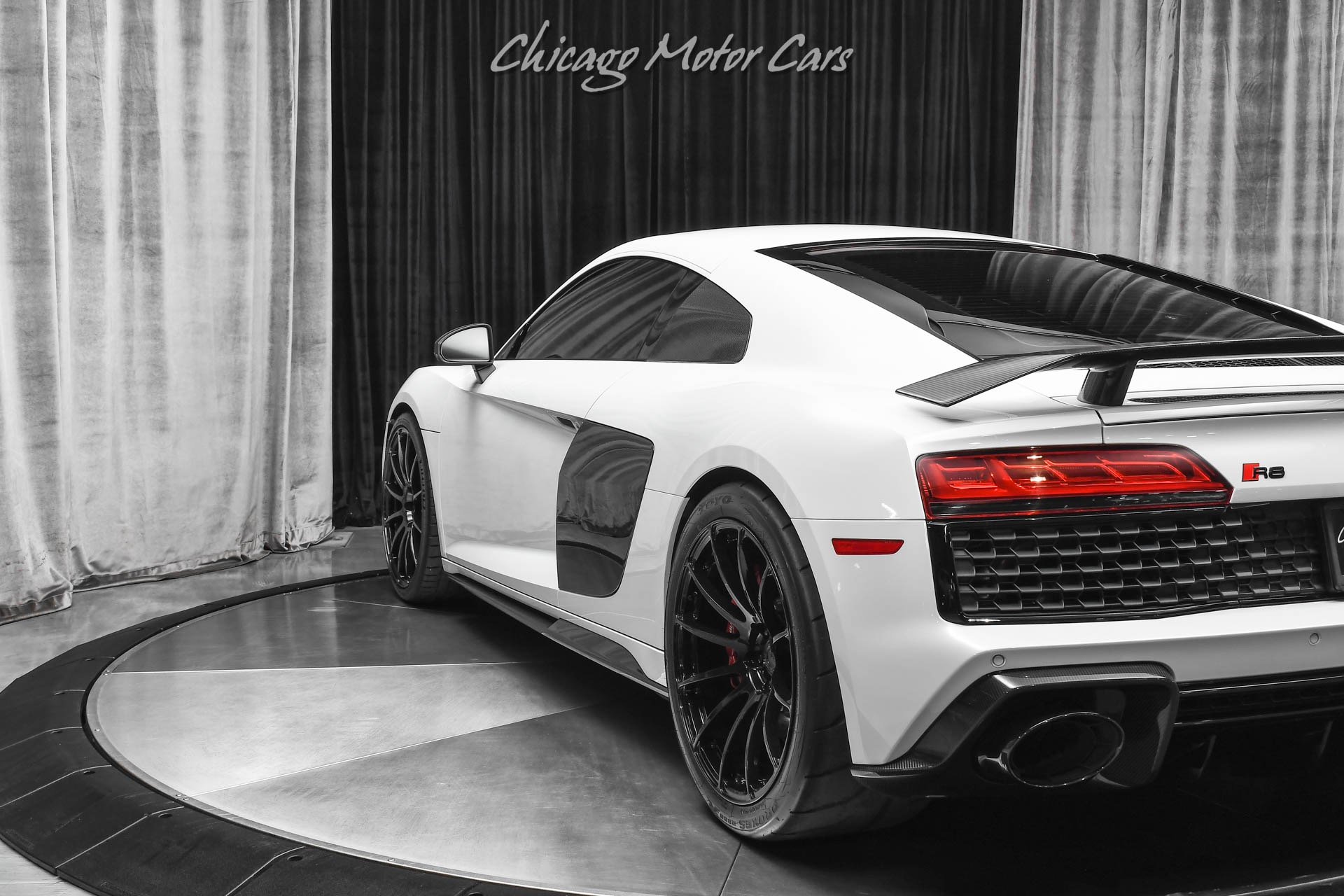 Used-2020-Audi-R8-52-quattro-V10-performance-Only-3K-Miles-Carbon-Fiber-Upgrades-LOADED