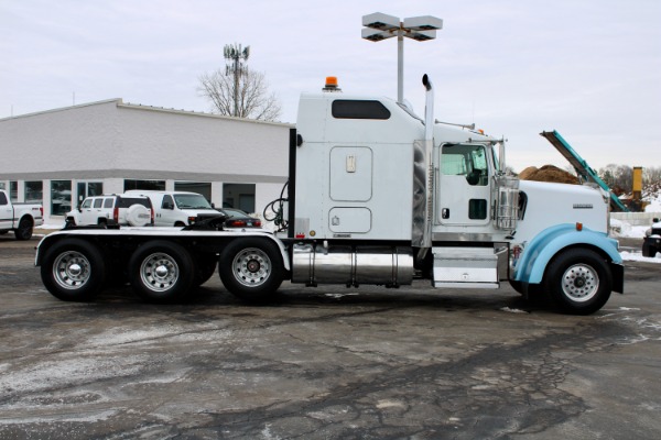 Used 2005 Kenworth W900 Sleeper Cab - Tri-Axle - CAT C15 - 18 Spd for sale Sold at Chicago Motor Cars in West Chicago IL 60185 4