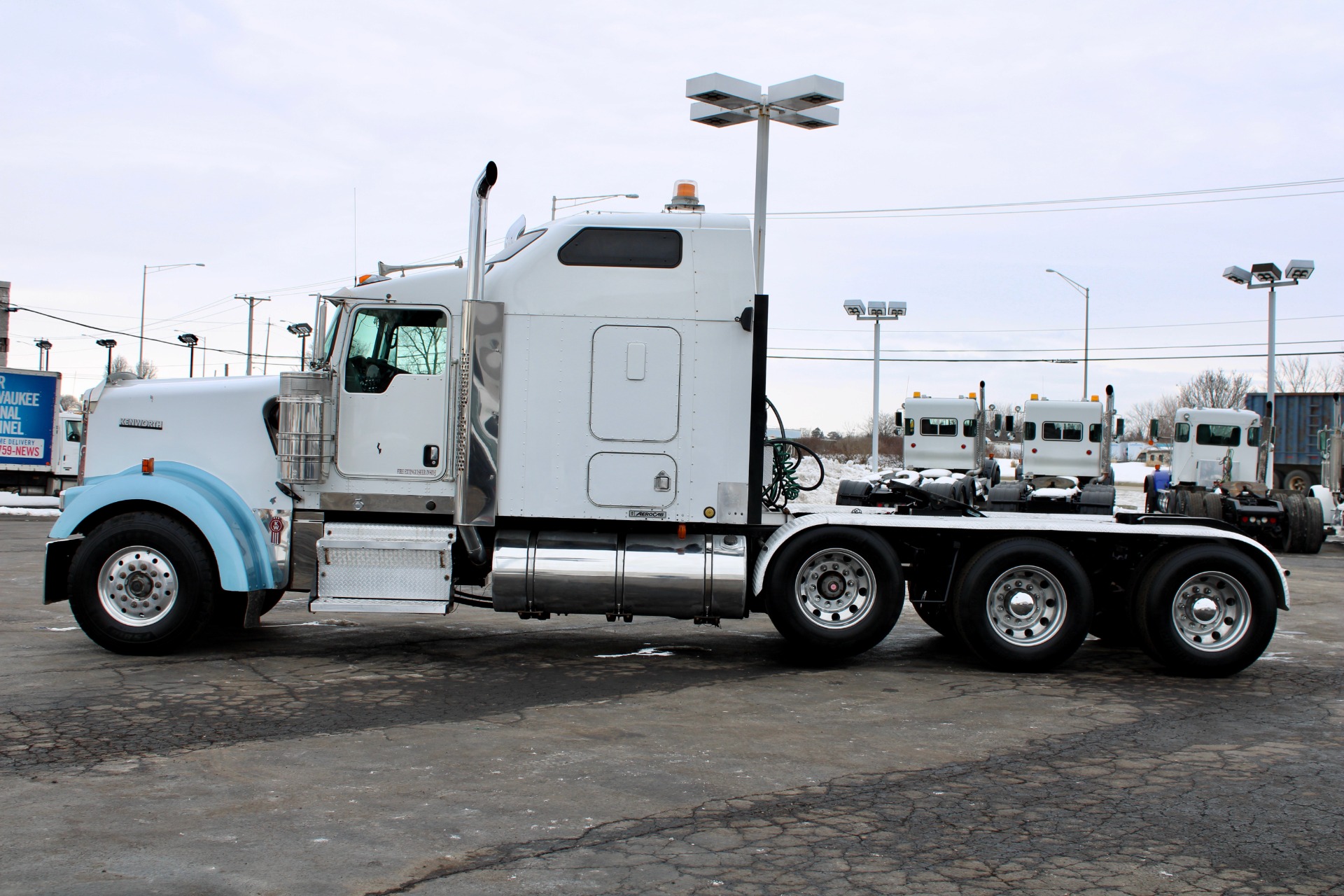 Used-2005-Kenworth-W900-Sleeper-Cab---Tri-Axle---CAT-C15---18-Spd