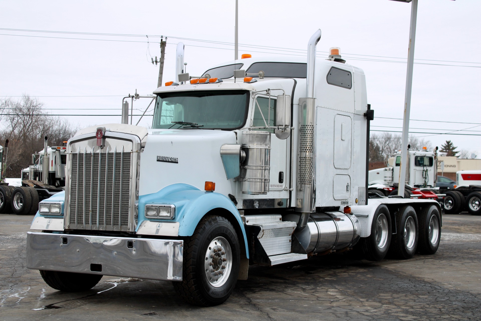 Used-2005-Kenworth-W900-Sleeper-Cab---Tri-Axle---CAT-C15---18-Spd