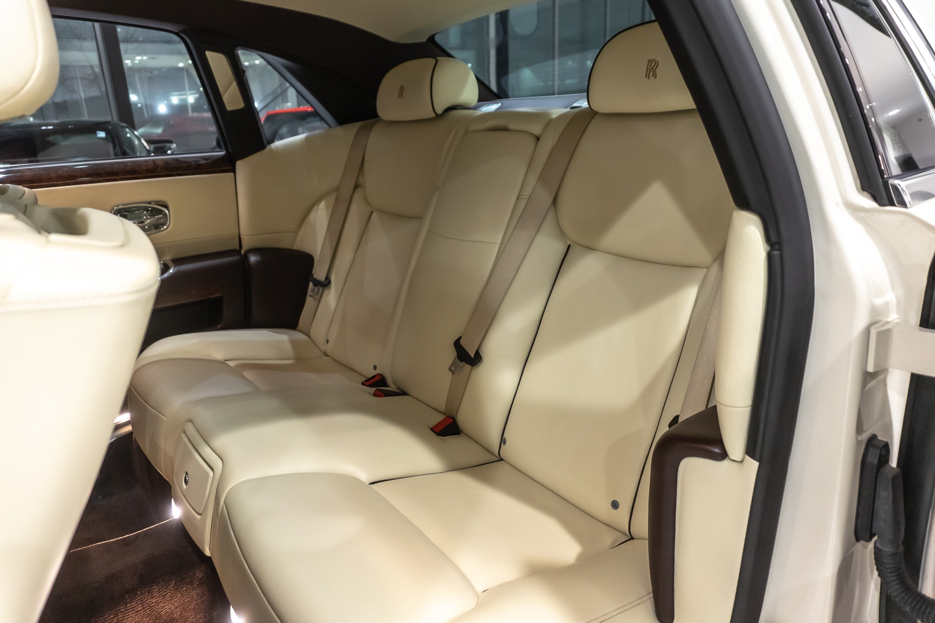 Used-2015-Rolls-Royce-Ghost-DRIVERS-ASST-PKG-PICNIC-TABLES-FULL-PAINT-PROTECTION-FILM-344k-MSRP