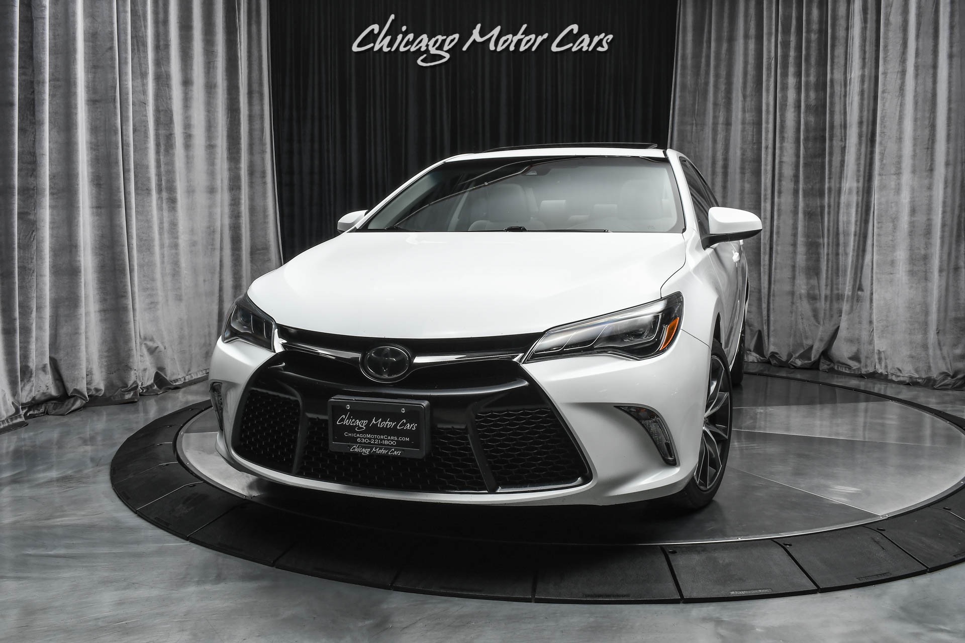 Used-2015-Toyota-Camry-XSE-V6-Navigation-JBL-Upgraded-Audio-Technology-Package