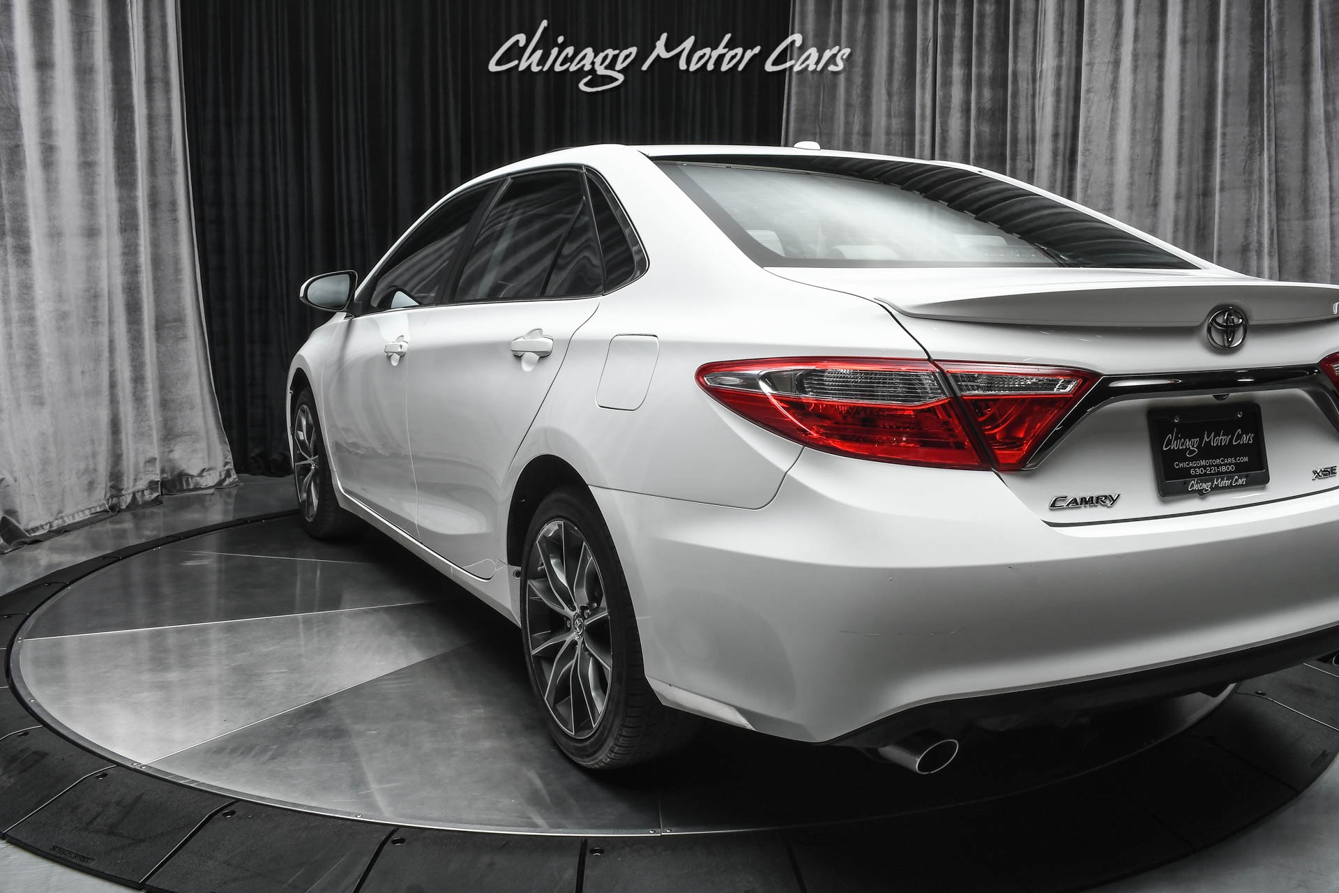 Used-2015-Toyota-Camry-XSE-V6-Navigation-JBL-Upgraded-Audio-Technology-Package