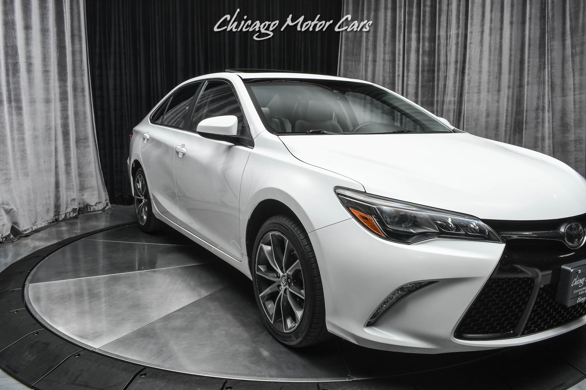 Used-2015-Toyota-Camry-XSE-V6-Navigation-JBL-Upgraded-Audio-Technology-Package