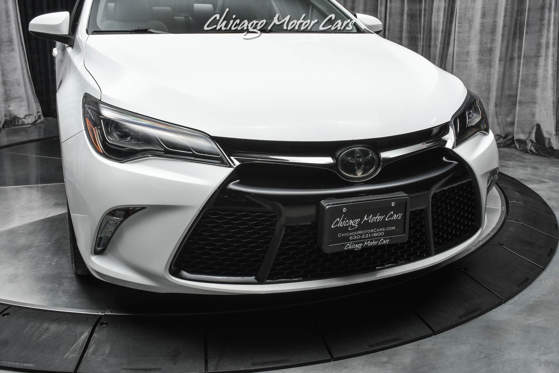 Used-2015-Toyota-Camry-XSE-V6-Navigation-JBL-Upgraded-Audio-Technology-Package