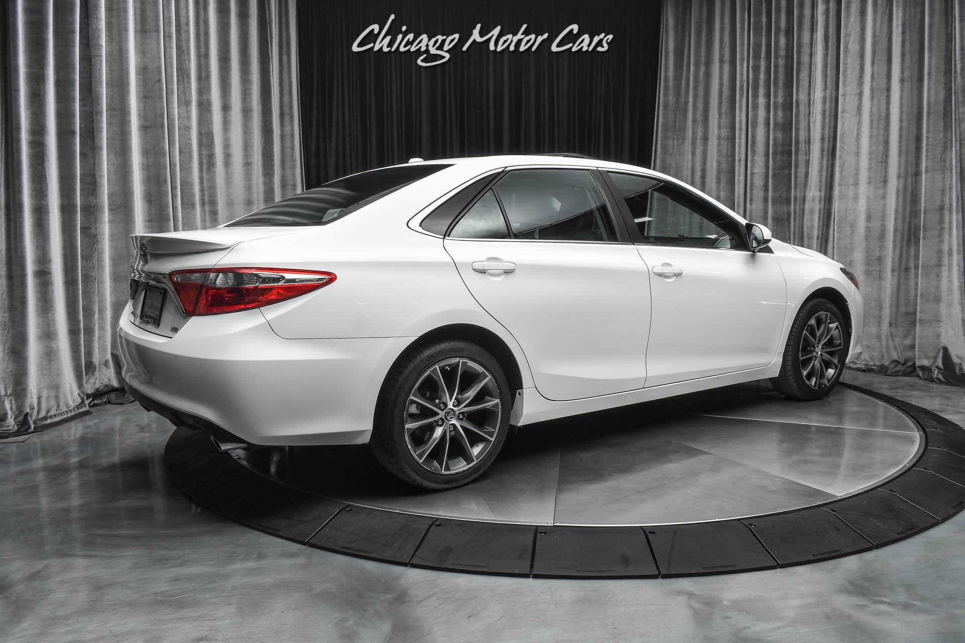 Used-2015-Toyota-Camry-XSE-V6-Navigation-JBL-Upgraded-Audio-Technology-Package