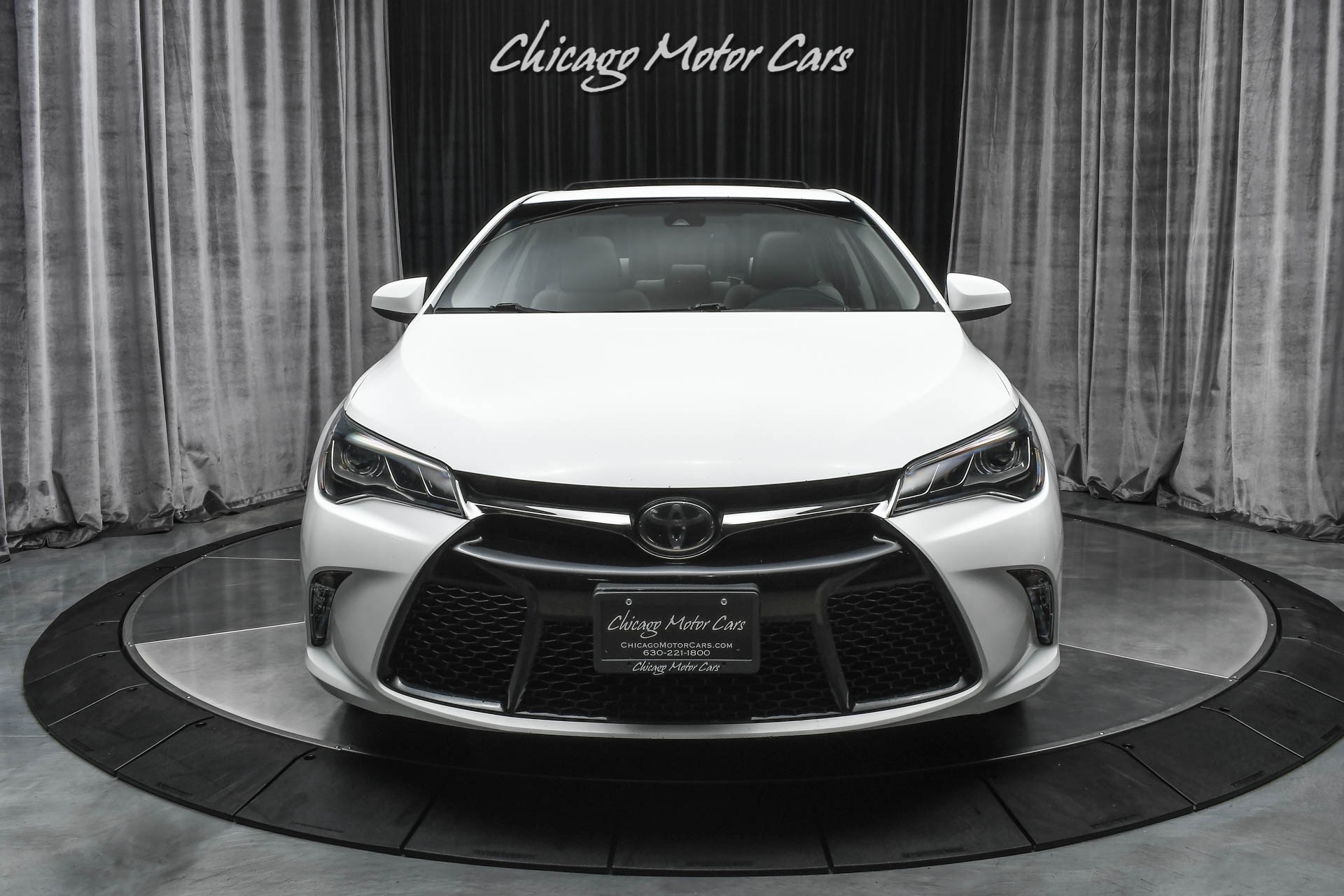 Used-2015-Toyota-Camry-XSE-V6-Navigation-JBL-Upgraded-Audio-Technology-Package