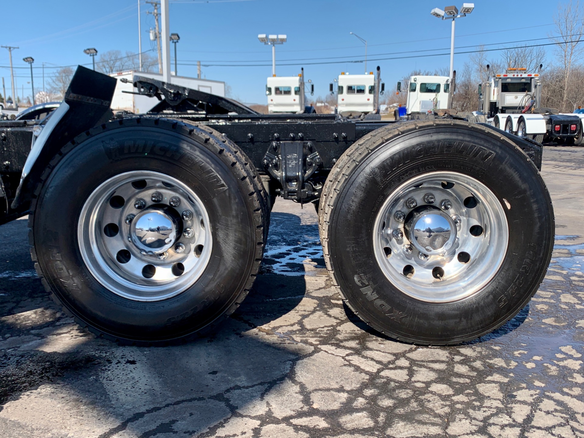 Used-2013-Peterbilt-389-Tri-Axle-Day-Cab---ISX15---500-HP---Wet-Kit