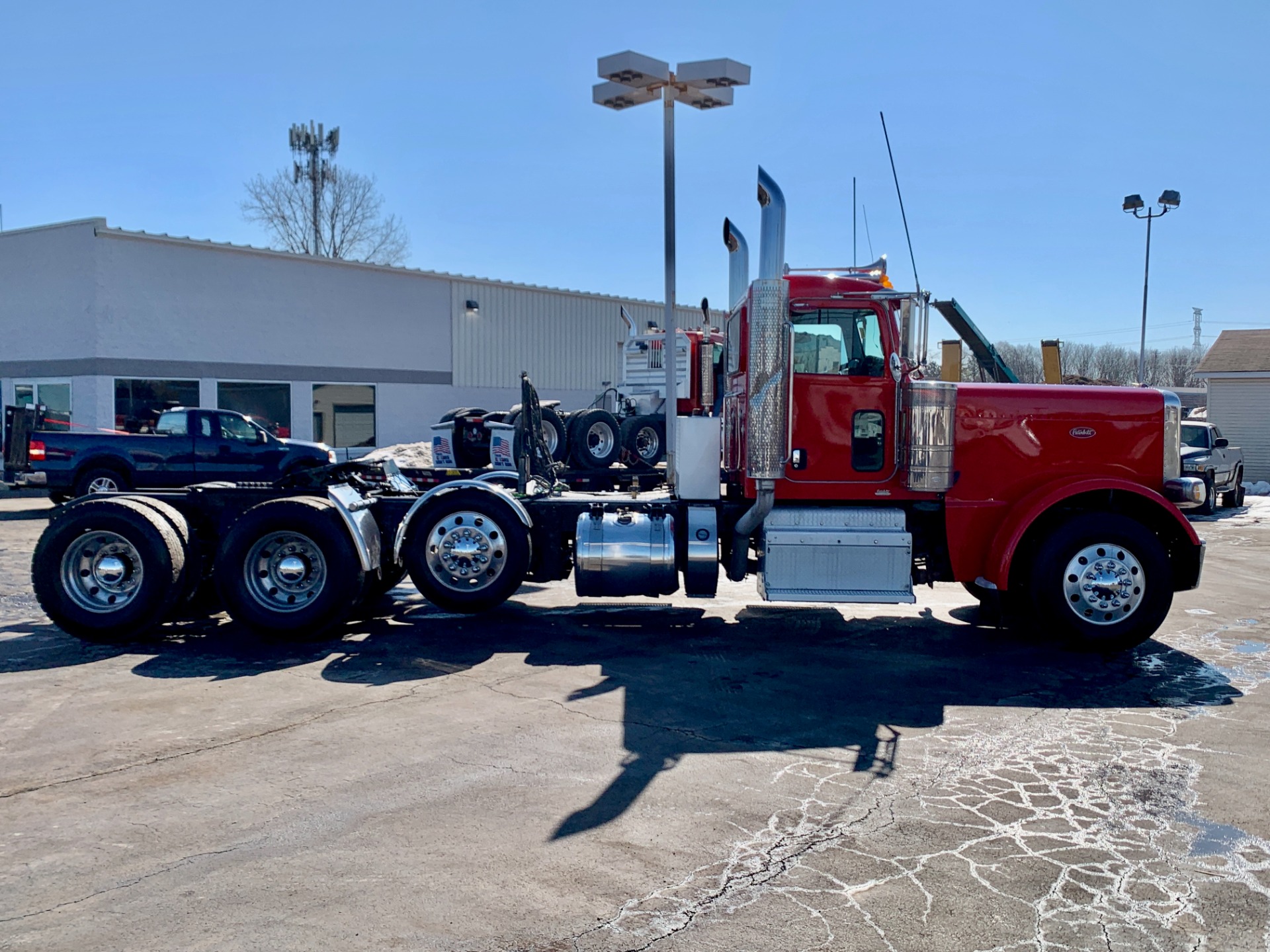 Used-2013-Peterbilt-389-Tri-Axle-Day-Cab---ISX15---500-HP---Wet-Kit