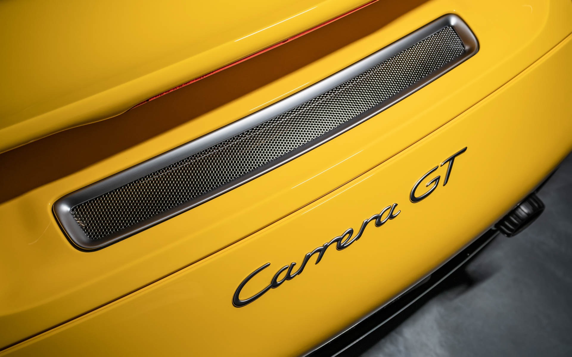 Used-2005-Porsche-Carrera-GT-Coupe-Fayence-Yellow-RARE-Collector-Quality-Serviced-Perfect