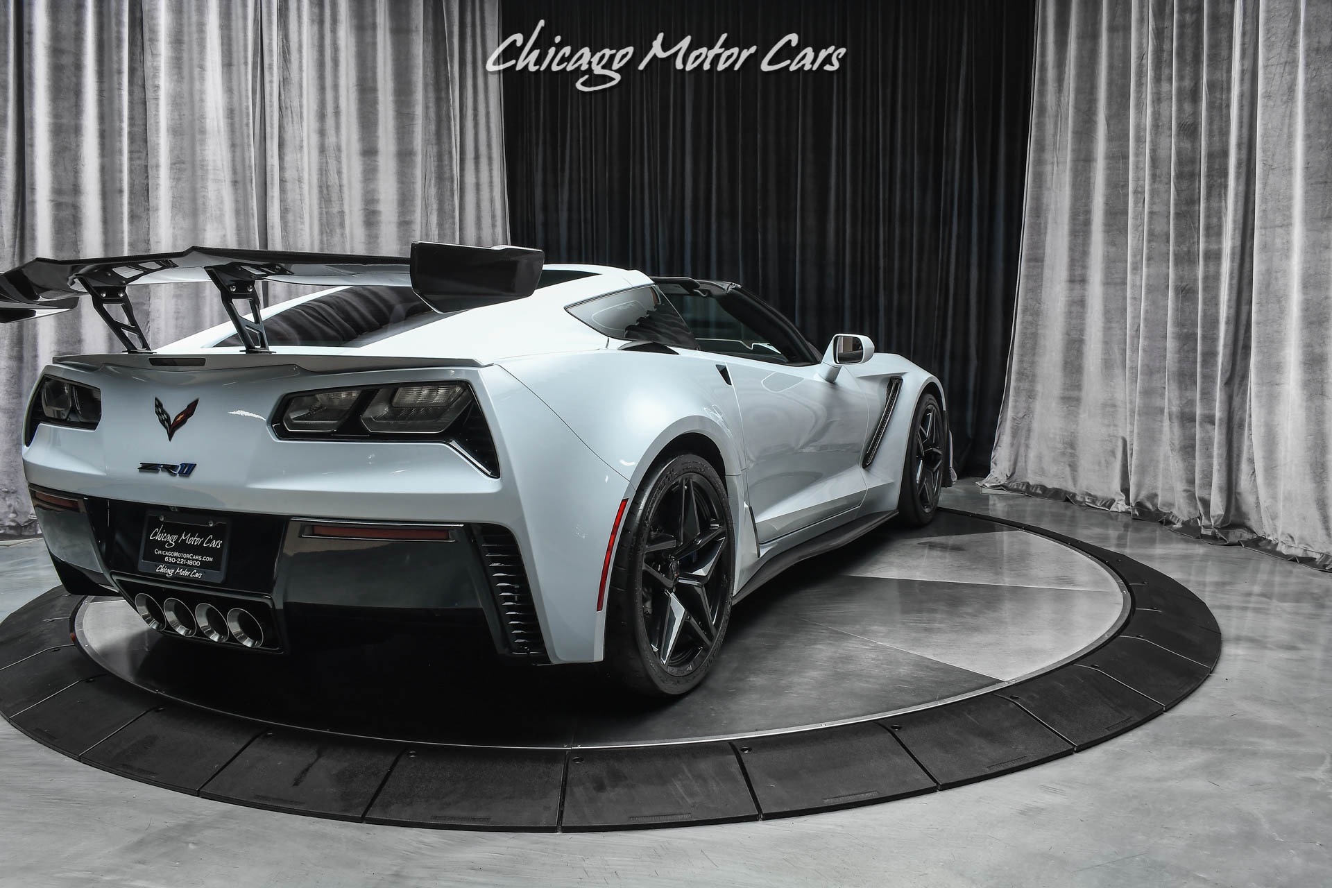 Used-2019-Chevrolet-Corvette-ZR1-3LZ-RARE-CERAMIC-GRAY-ZTK-PKG-COMP-SEATS