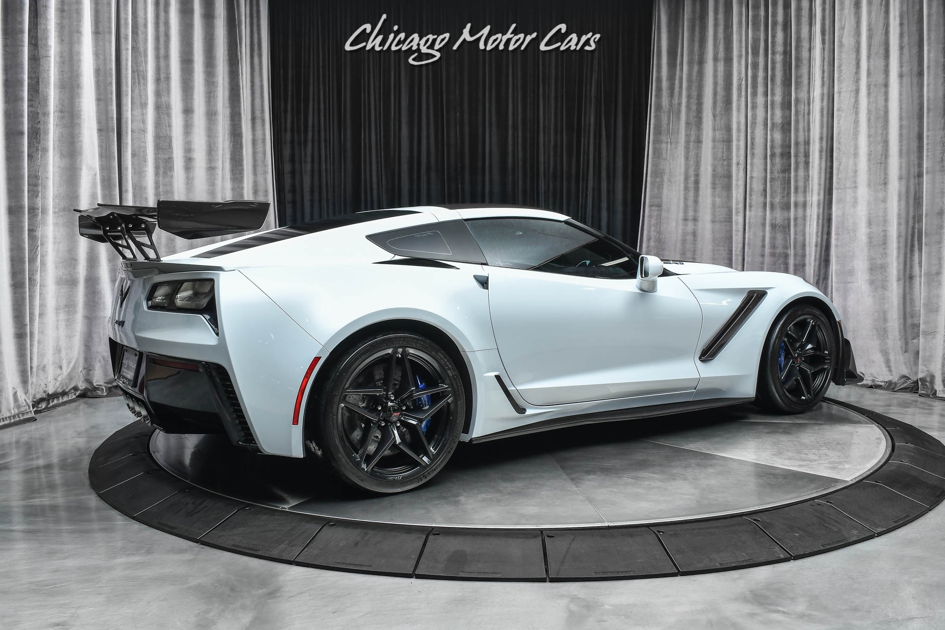 Used-2019-Chevrolet-Corvette-ZR1-3LZ-RARE-CERAMIC-GRAY-ZTK-PKG-COMP-SEATS