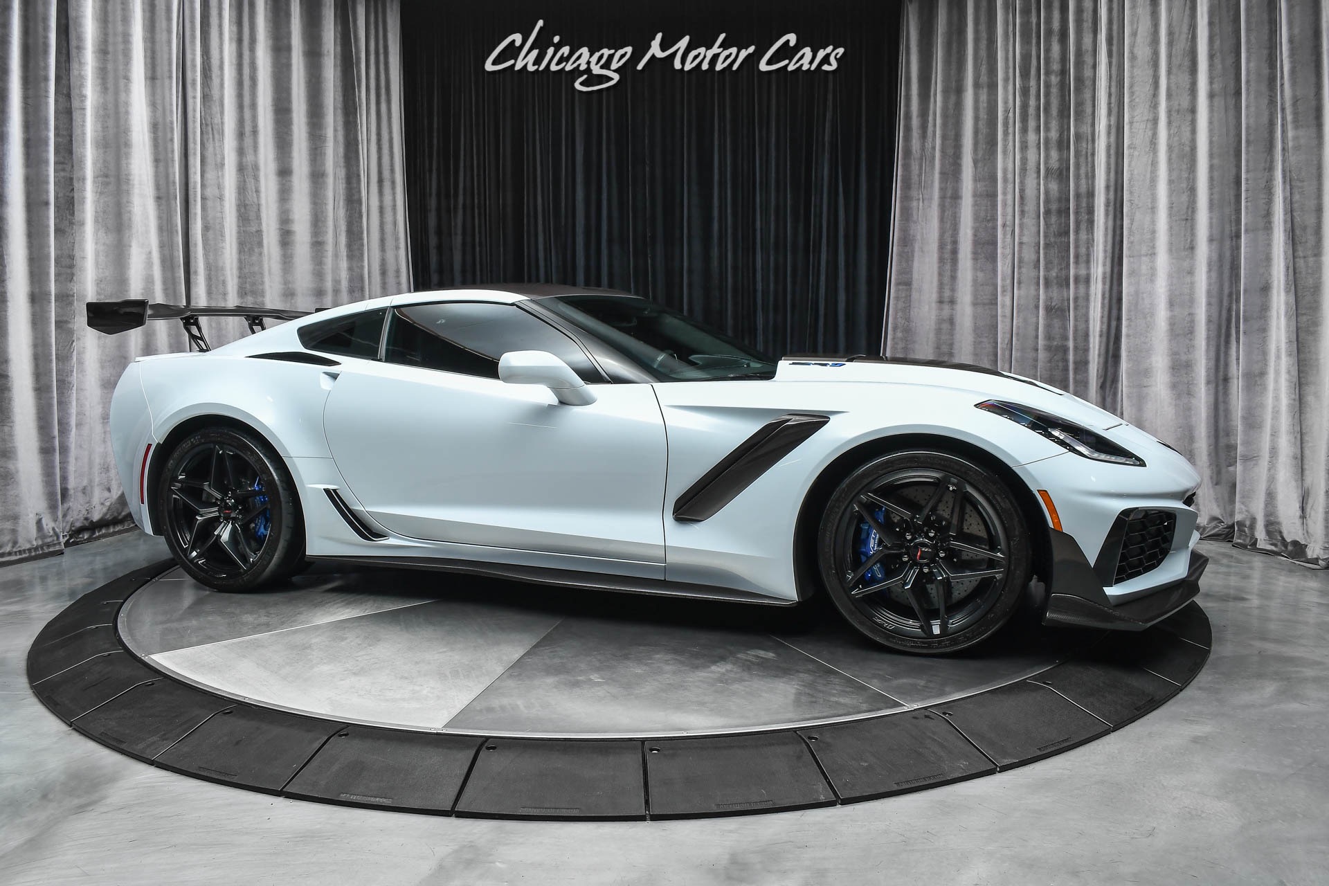 Used-2019-Chevrolet-Corvette-ZR1-3LZ-RARE-CERAMIC-GRAY-ZTK-PKG-COMP-SEATS