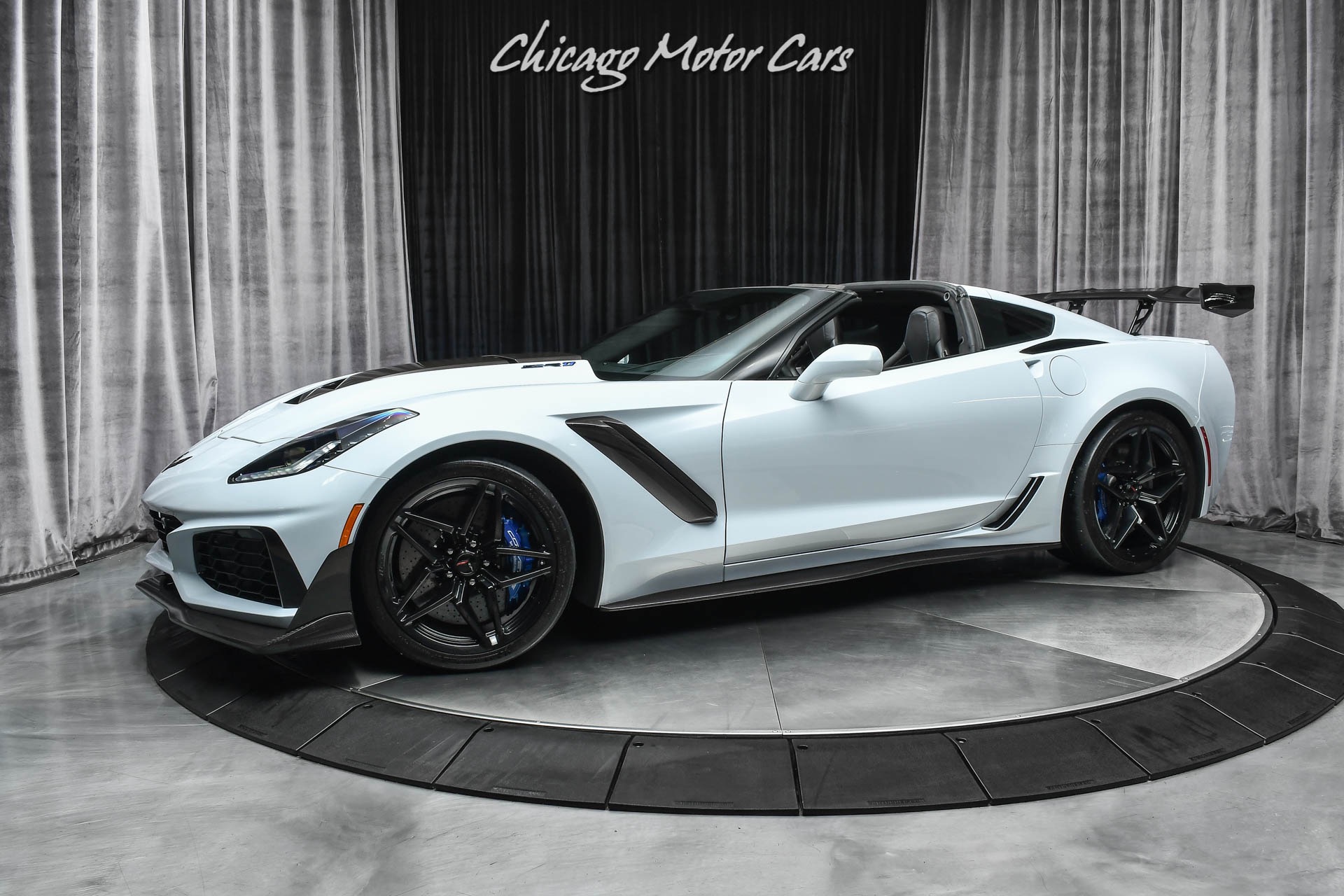 Used-2019-Chevrolet-Corvette-ZR1-3LZ-RARE-CERAMIC-GRAY-ZTK-PKG-COMP-SEATS