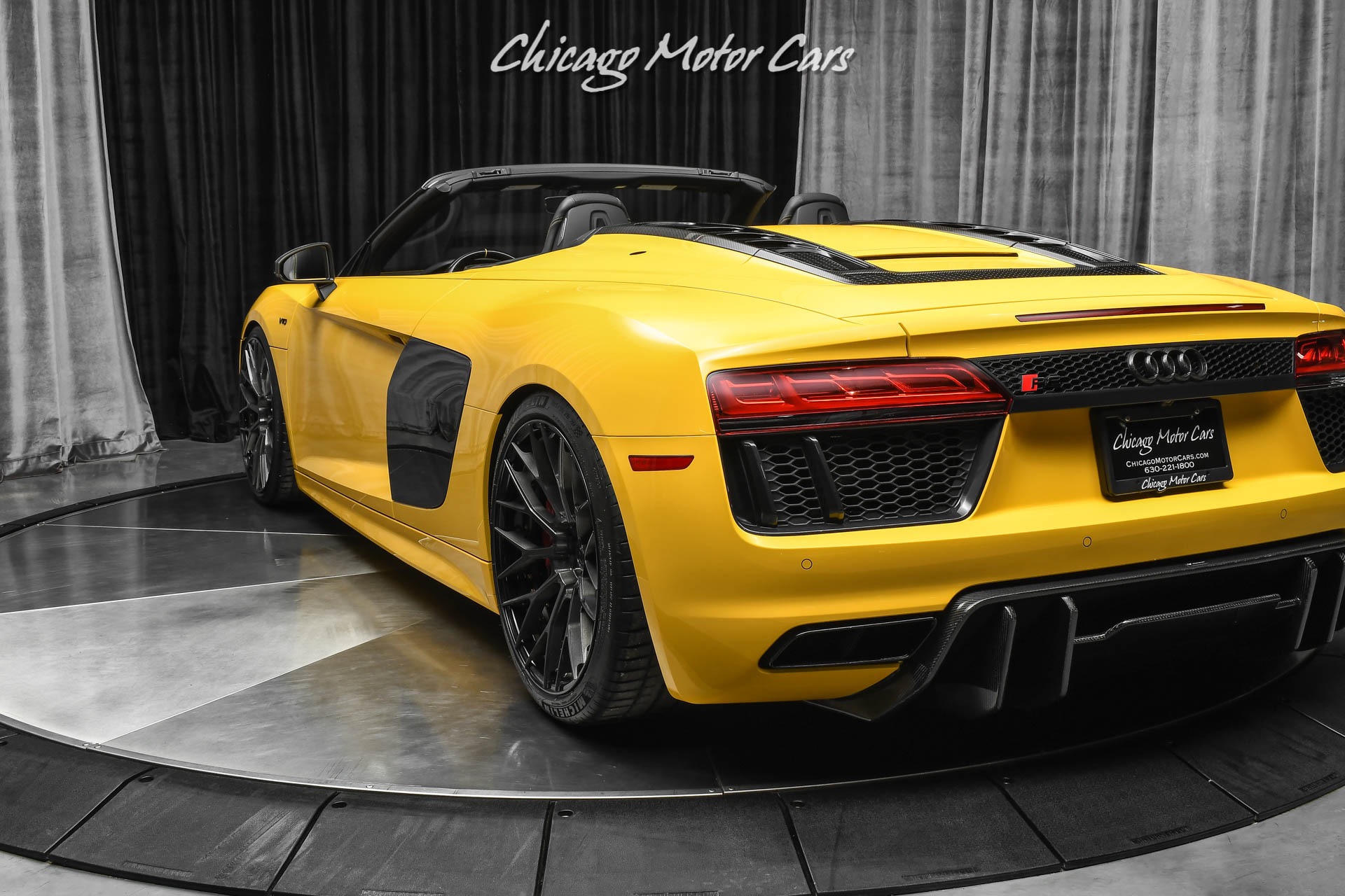 Used-2017-Audi-R8-52-quattro-V10-Spyder-TASTEFULLY-MODIFIED-TONS-OF-CARBON-6500-MILES