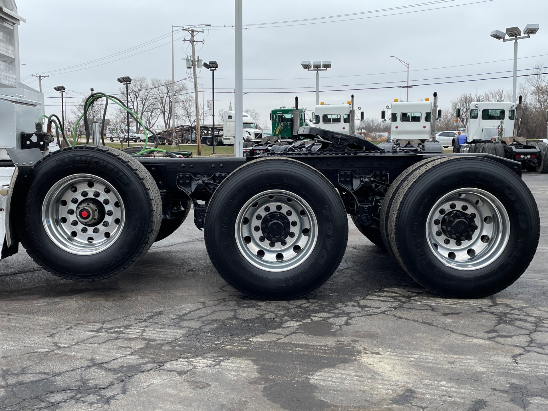 Used-2007-Kenworth-W900-Day-Cab-TRI-AXLE---CAT-C15-Turbo-Diesel---475-Horsepower