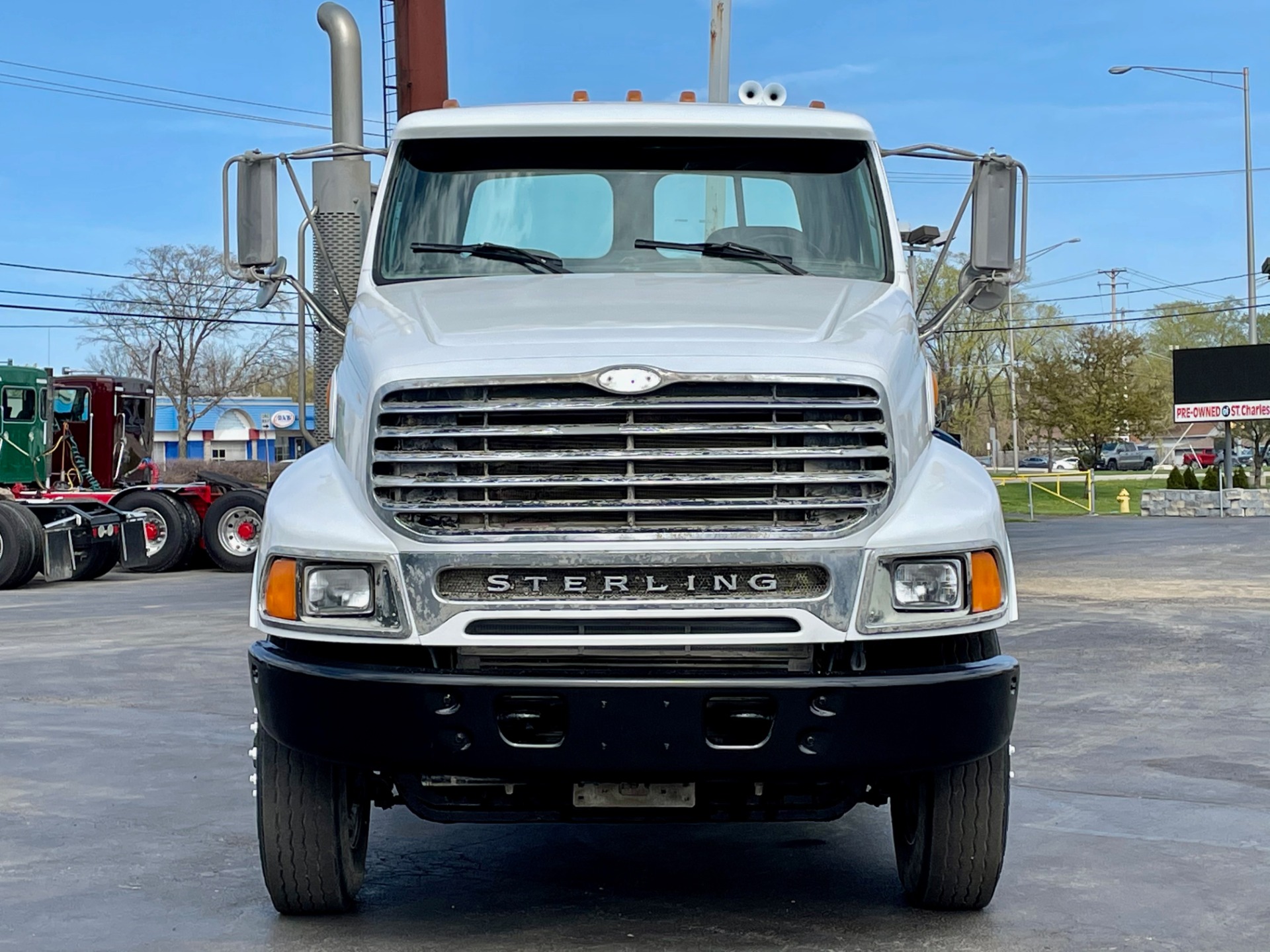 Used-2004-STERLING-LT9500-Day-Cab---Mercedes-Turbo-Diesel---13-Speed---46K-Rears