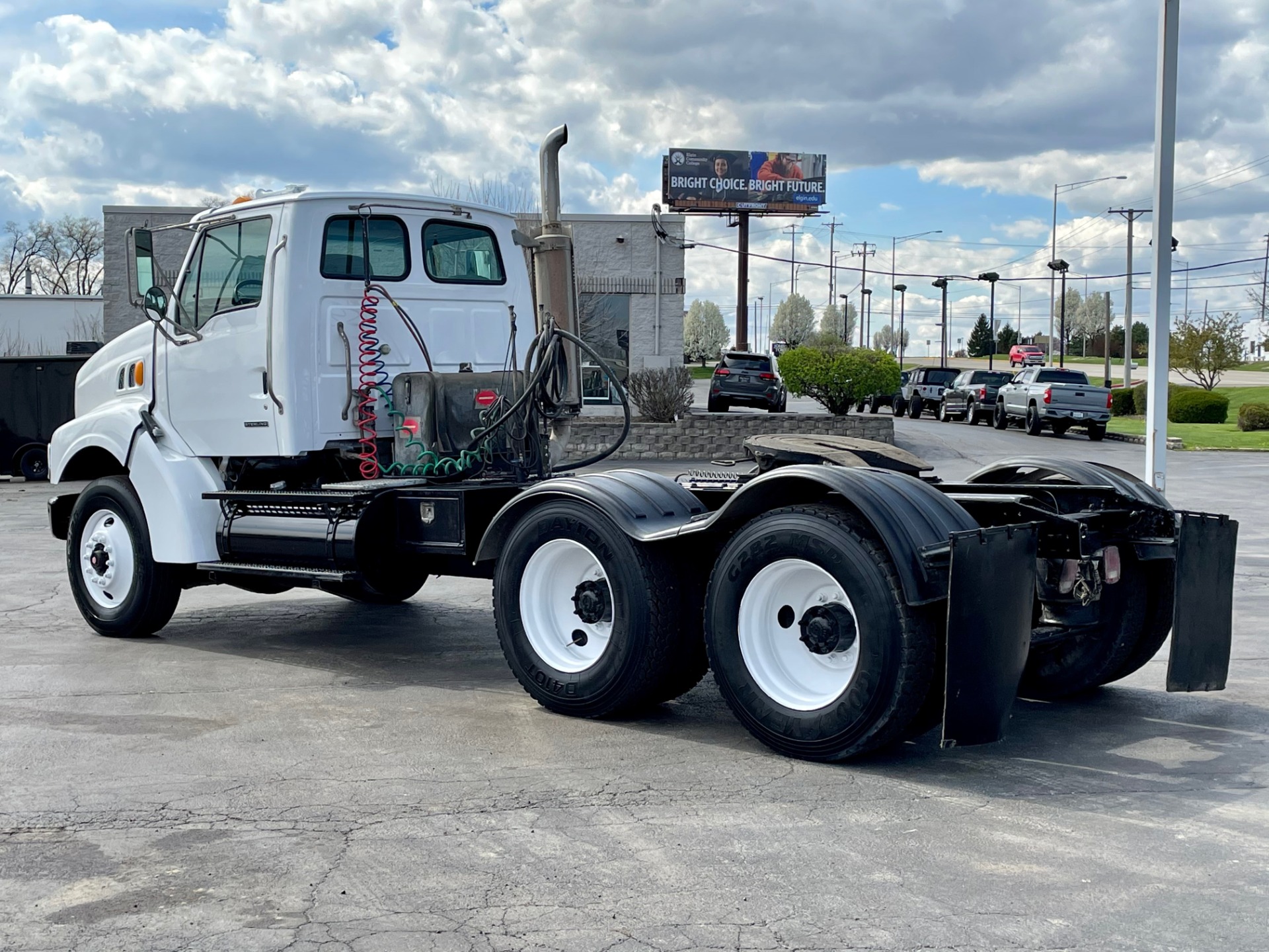 Used-2004-STERLING-LT9500-Day-Cab---Mercedes-Turbo-Diesel---13-Speed---46K-Rears