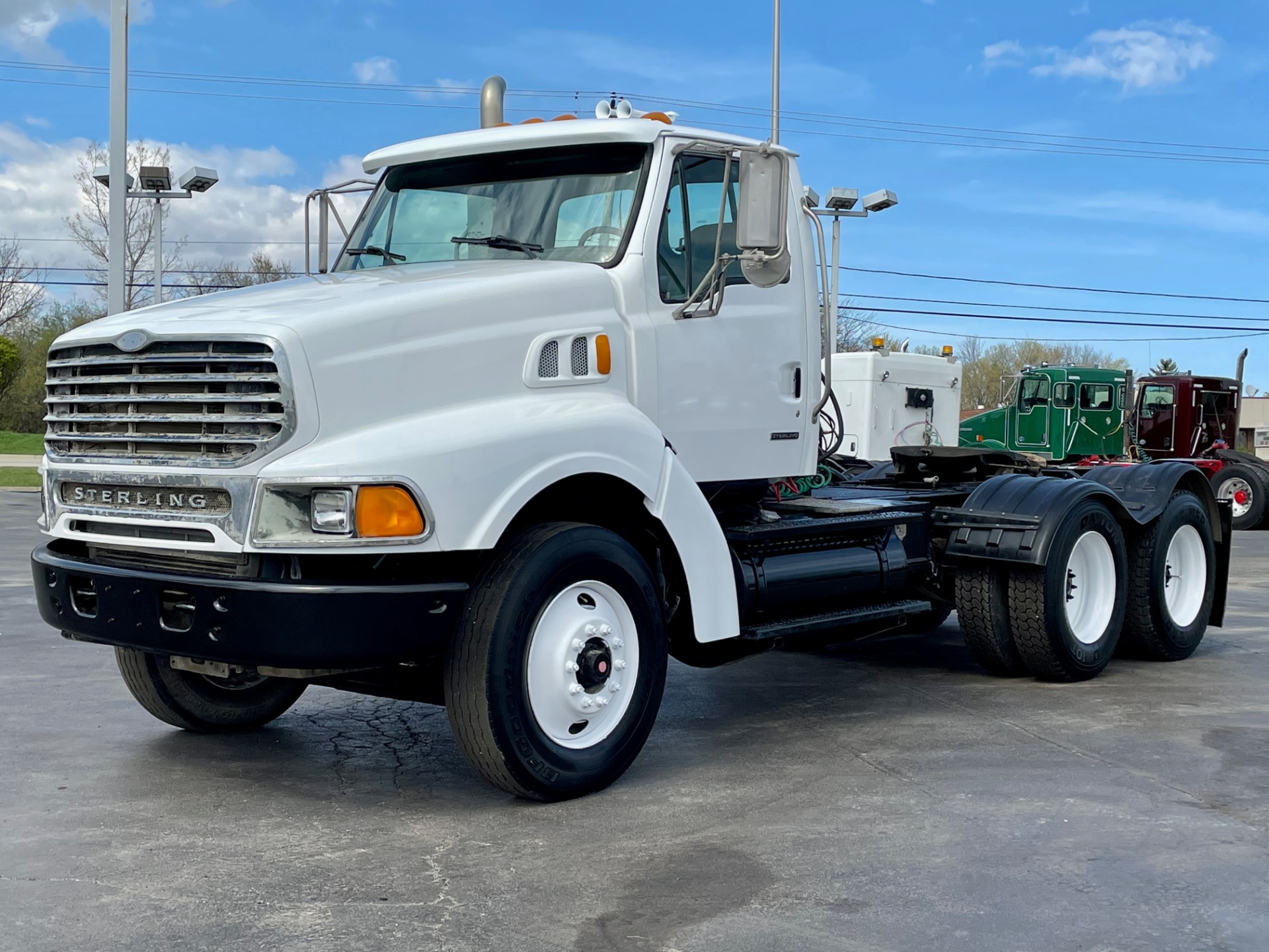 Used-2004-STERLING-LT9500-Day-Cab---Mercedes-Turbo-Diesel---13-Speed---46K-Rears