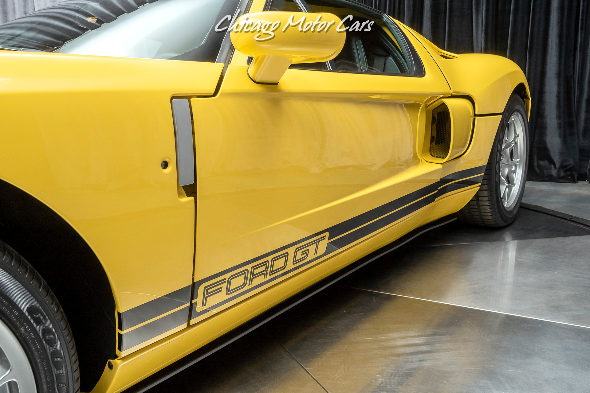 Used-2006-Ford-GT-Only-523-Miles-All-4-Options-Collection-Quality-Super-RARE-in-Yellow