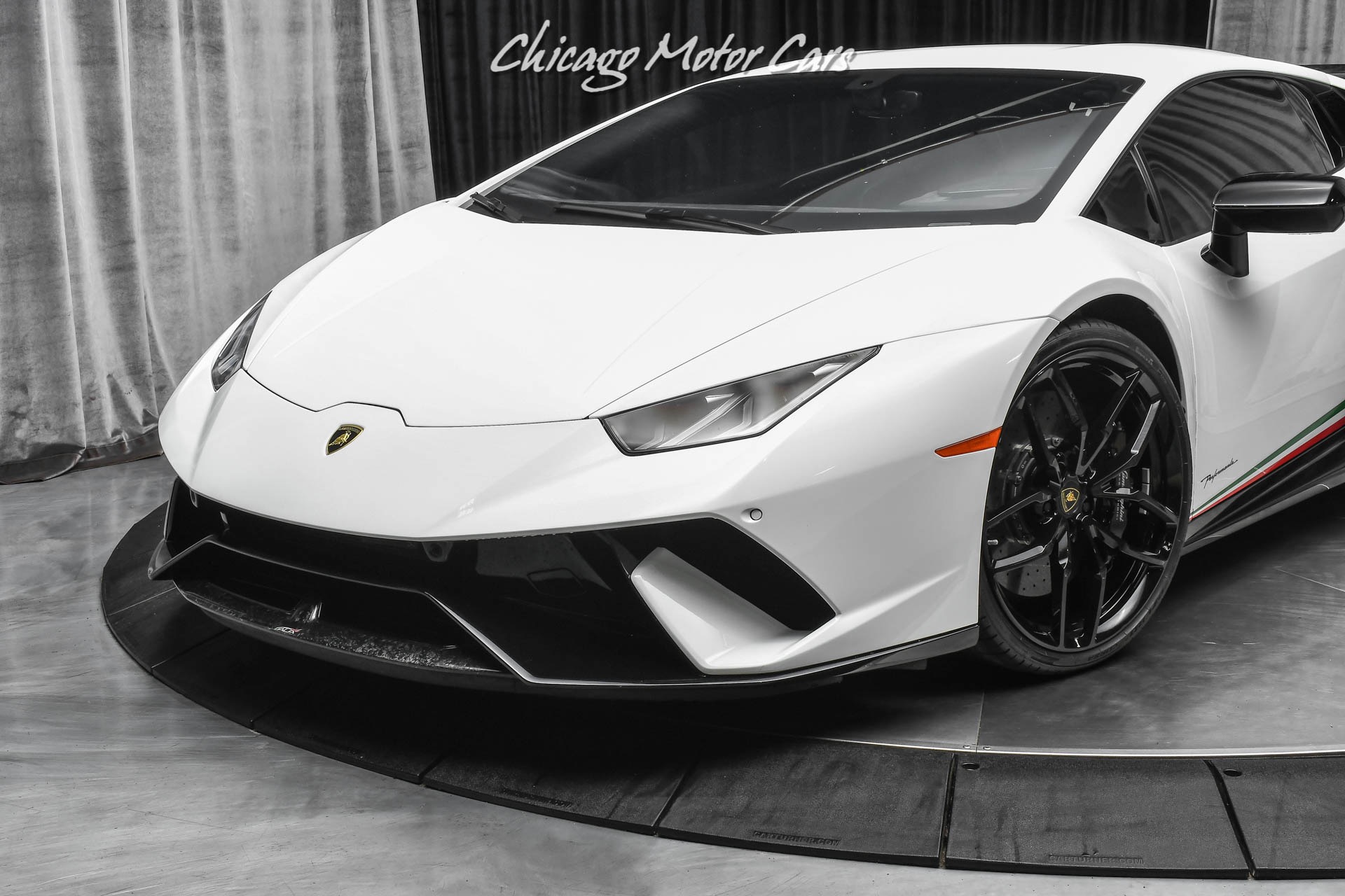 Used-2018-Lamborghini-Huracan-LP640-4-Performante-Carbon-Bucket-Seats-Lift-System-Laser-Engraved-Package