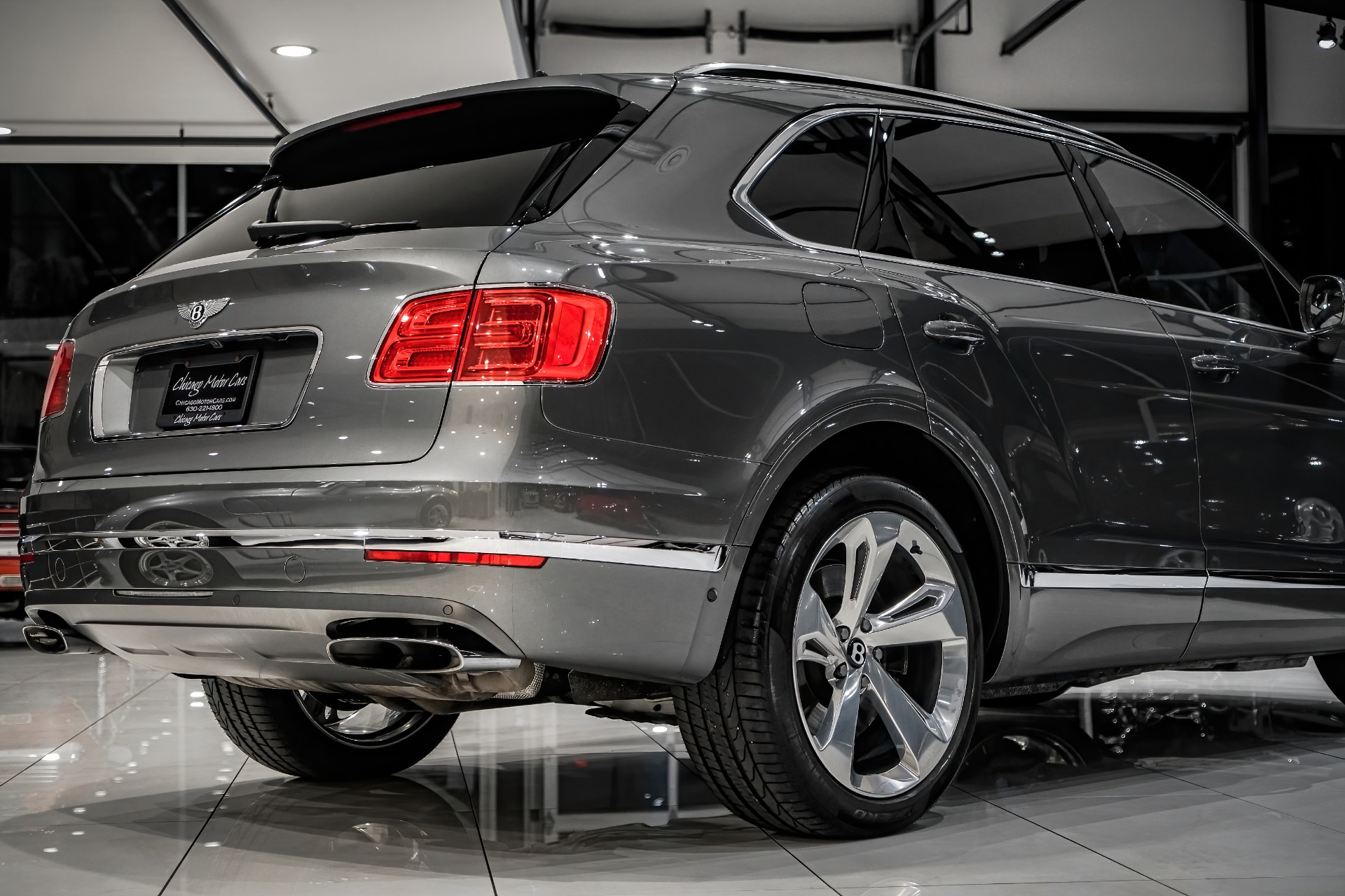 Used-2017-Bentley-Bentayga-W12-22-INCH-POLISHED-5-SPOKE-WHEELS-TOURING-SPECIFICATION-PICNIC-TABLES