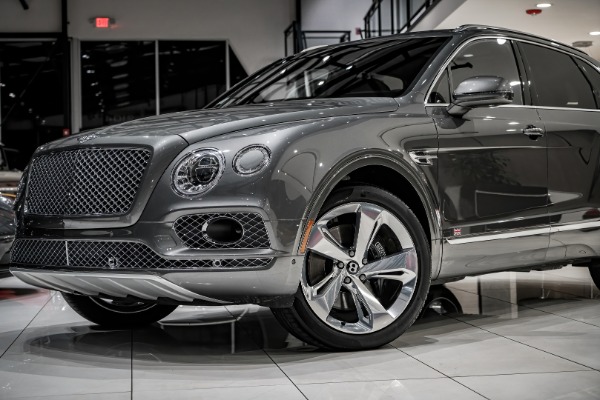 Used 2017 Bentley Bentayga W12 22 INCH POLISHED 5 SPOKE WHEELS! TOURING SPECIFICATION! PICNIC TABLES! for sale Sold at Chicago Motor Cars in West Chicago IL 60185 2