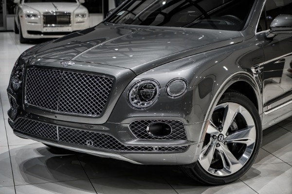 Used 2017 Bentley Bentayga W12 22 INCH POLISHED 5 SPOKE WHEELS! TOURING SPECIFICATION! PICNIC TABLES! for sale Sold at Chicago Motor Cars in West Chicago IL 60185 5