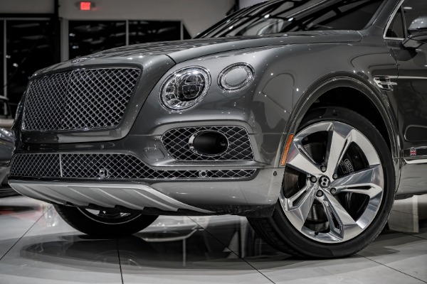 Used 2017 Bentley Bentayga W12 22 INCH POLISHED 5 SPOKE WHEELS! TOURING SPECIFICATION! PICNIC TABLES! for sale Sold at Chicago Motor Cars in West Chicago IL 60185 6
