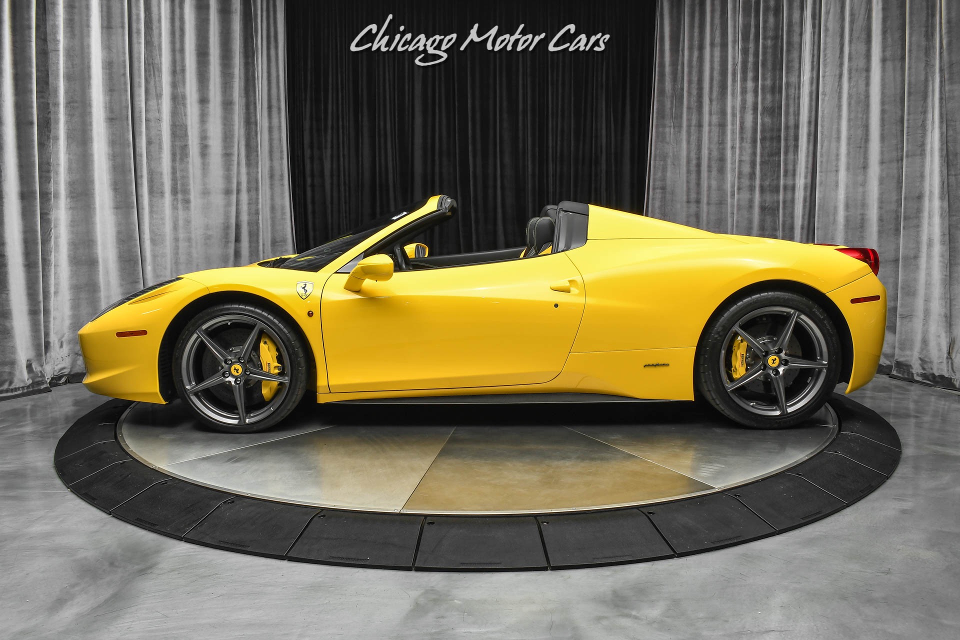 Used-2013-Ferrari-458-Spider-Carbon-Fiber-Everywhere-HiFi-Sound-Carbon-Fiber-Driver-Zone