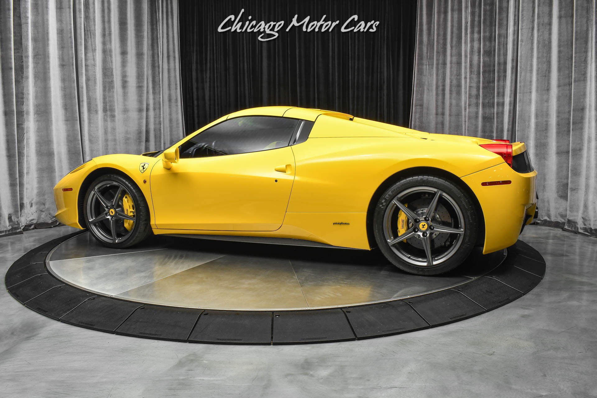 Used-2013-Ferrari-458-Spider-Carbon-Fiber-Everywhere-HiFi-Sound-Carbon-Fiber-Driver-Zone