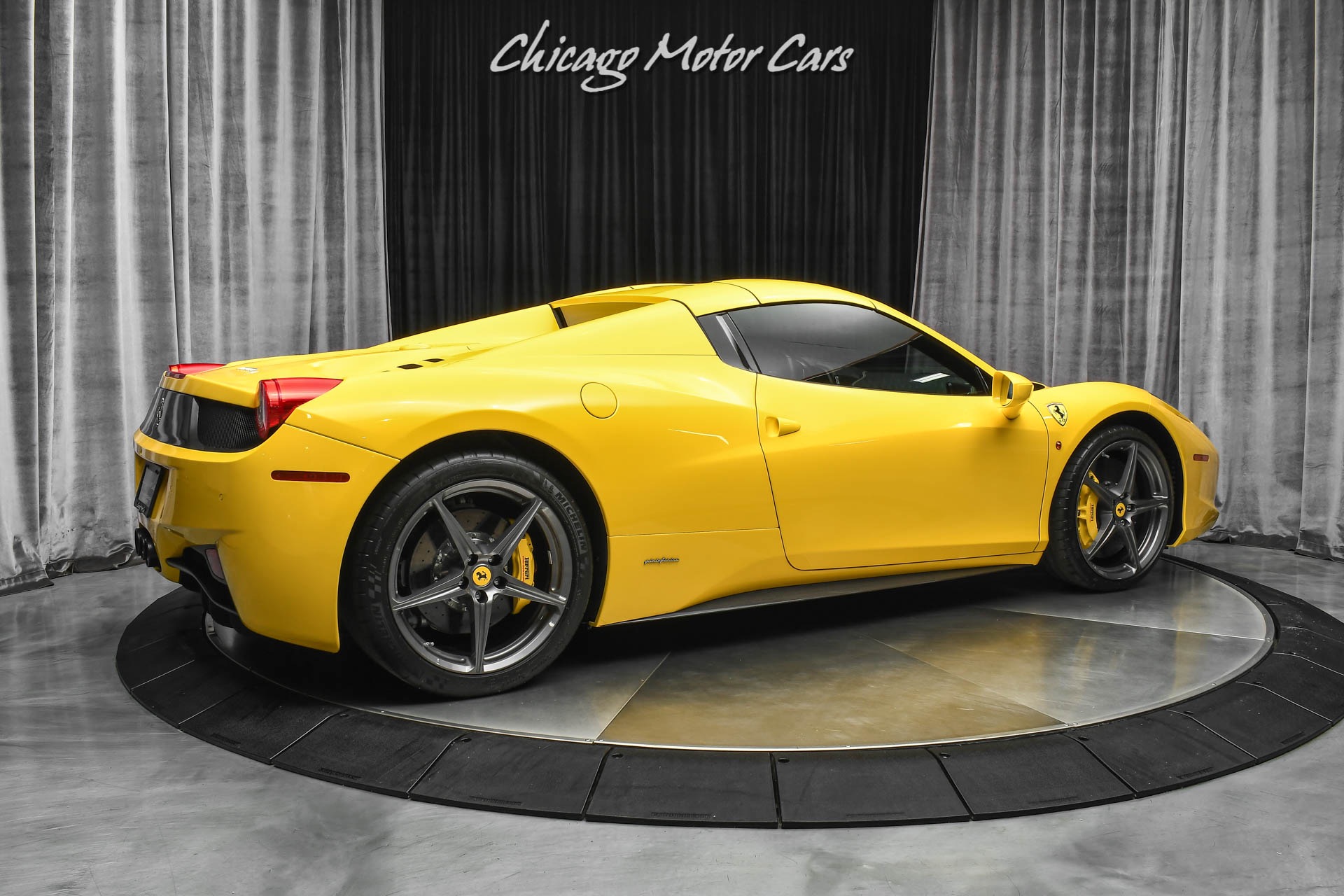 Used-2013-Ferrari-458-Spider-Carbon-Fiber-Everywhere-HiFi-Sound-Carbon-Fiber-Driver-Zone