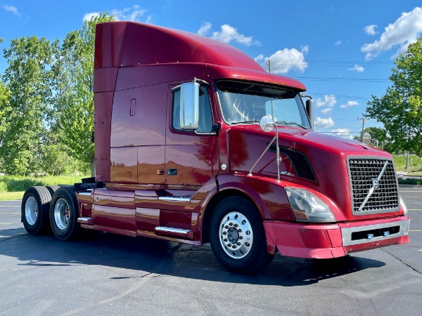 Used 2007 Volvo VNL D16  Sleeper - 500 Horsepower - 13 Speed Manual for sale Sold at Chicago Motor Cars in West Chicago IL 60185 4