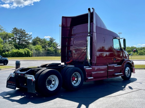 Used 2007 Volvo VNL D16  Sleeper - 500 Horsepower - 13 Speed Manual for sale Sold at Chicago Motor Cars in West Chicago IL 60185 6