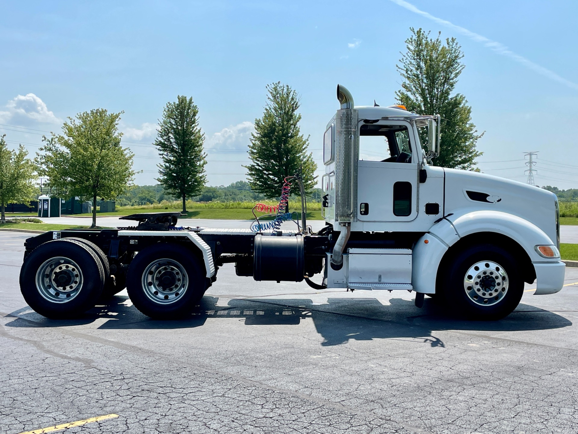 Used-2009-Peterbilt-386-Day-Cab---Cummins-ISX---13-Speed-Manual---WET-KIT