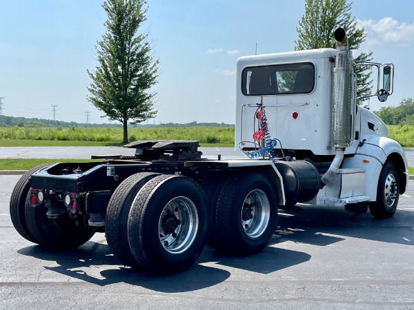 Used 2009 Peterbilt 386 Day Cab - Cummins ISX - 13 Speed Manual - WET KIT! for sale Sold at Chicago Motor Cars in West Chicago IL 60185 5