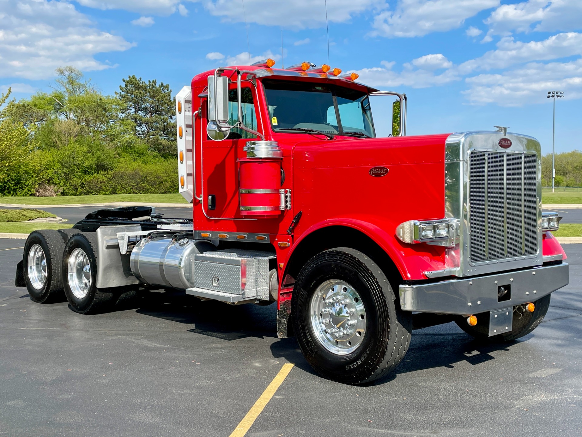 Used-2007-Peterbilt-379-Day-Cab---C15-ACERT---550-HP---Ext-Hood---Wet-Kit---Double-Lockers---PTO