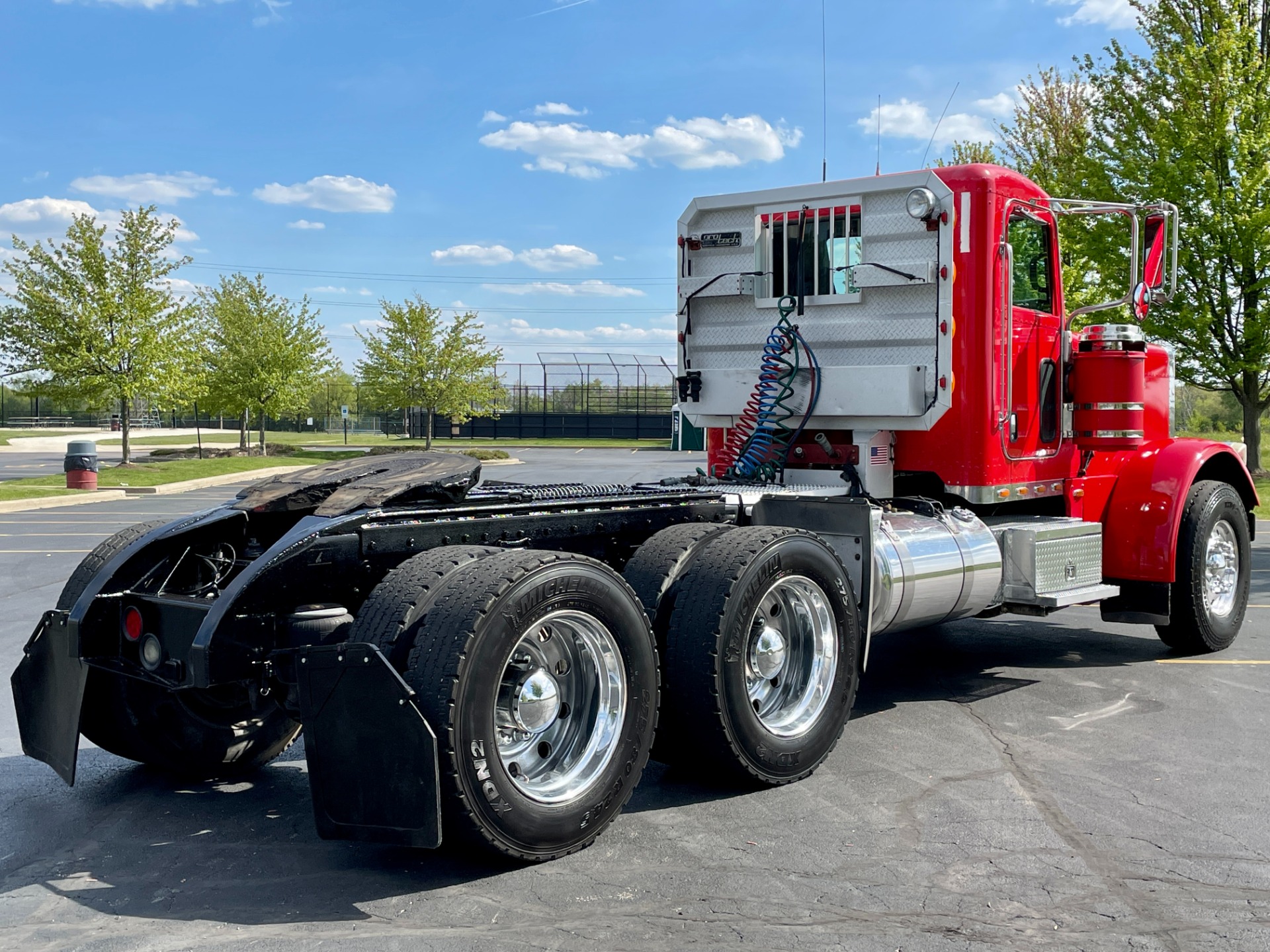 Used-2007-Peterbilt-379-Day-Cab---C15-ACERT---550-HP---Ext-Hood---Wet-Kit---Double-Lockers---PTO