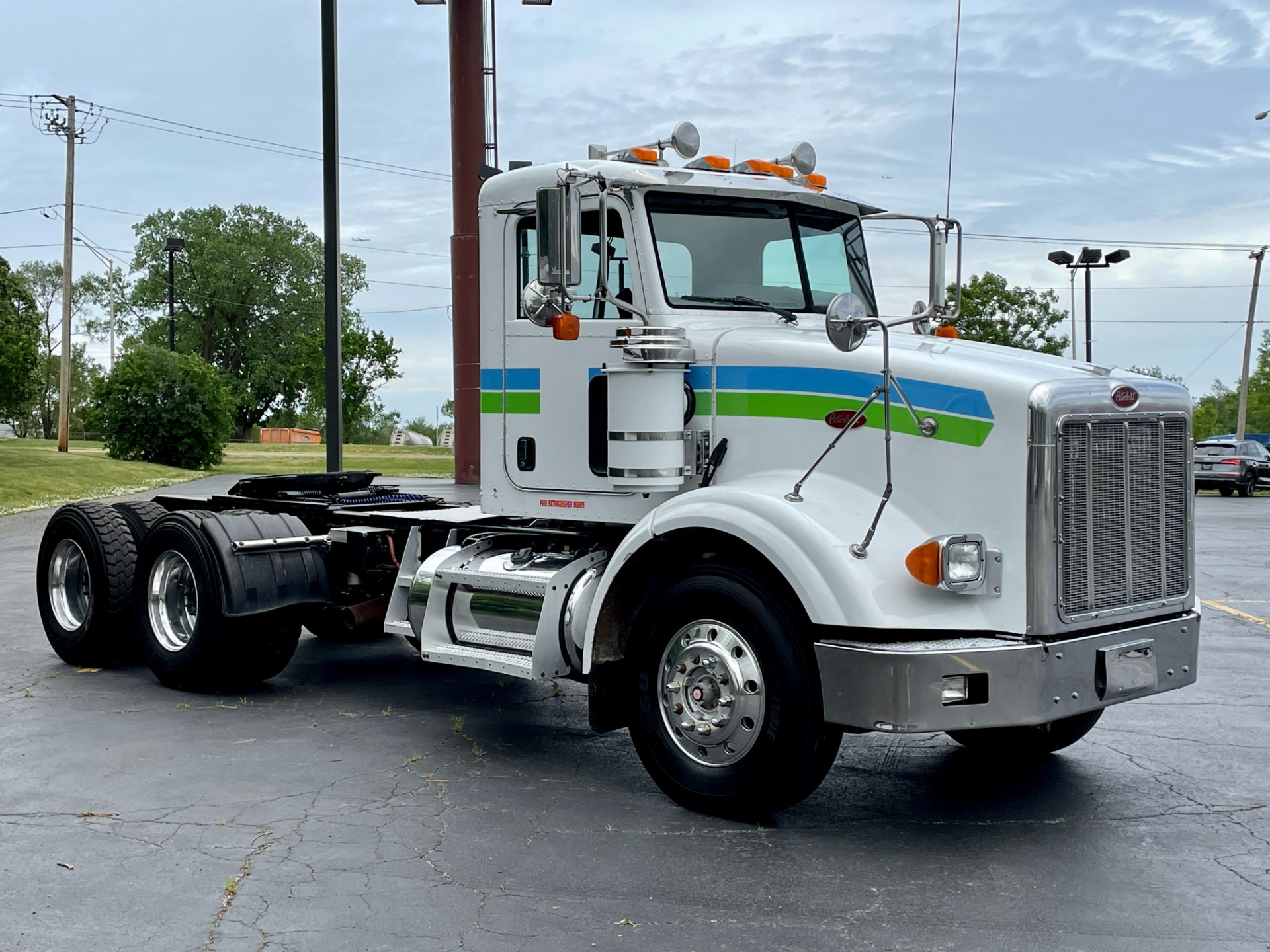 Used-2006-Peterbilt-378-Day-Cab---Cummins-ISX-Power---10-Speed-Manual---WET-KIT