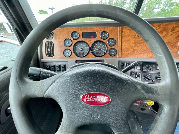 Used-2006-Peterbilt-378-Day-Cab---Cummins-ISX-Power---10-Speed-Manual---WET-KIT