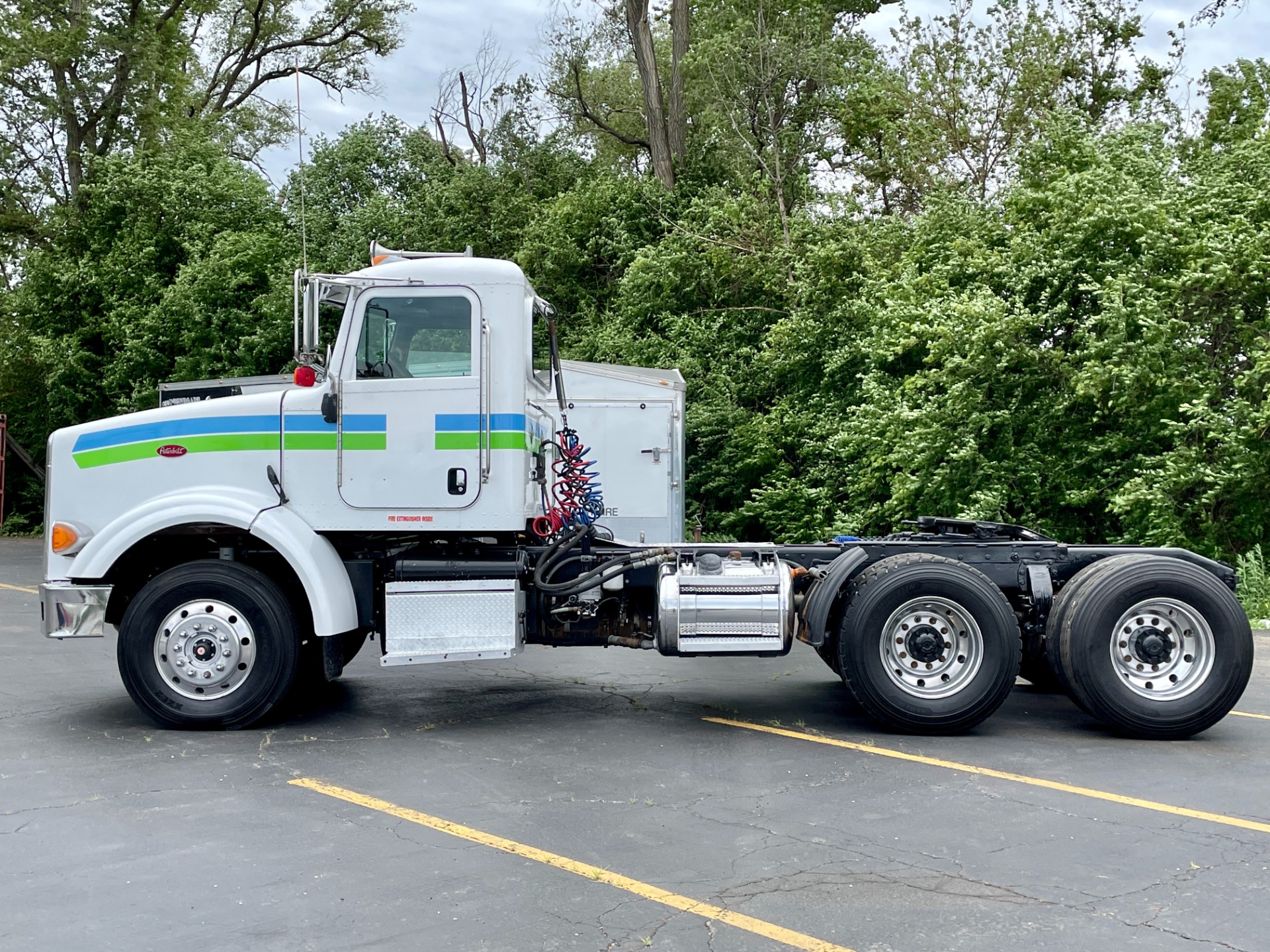 Used-2006-Peterbilt-378-Day-Cab---Cummins-ISX-Power---10-Speed-Manual---WET-KIT