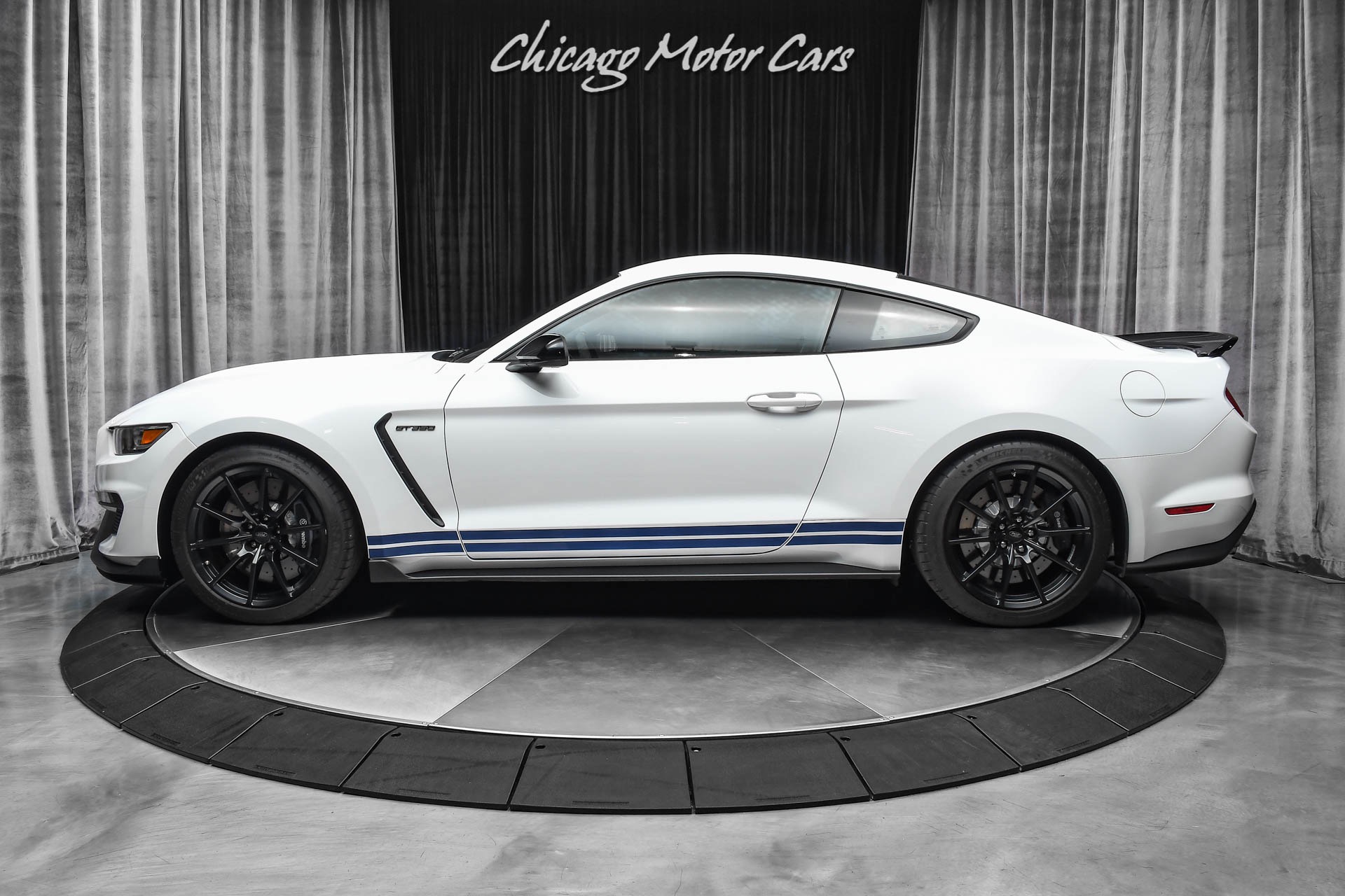 Used-2016-Ford-Mustang-Shelby-GT350