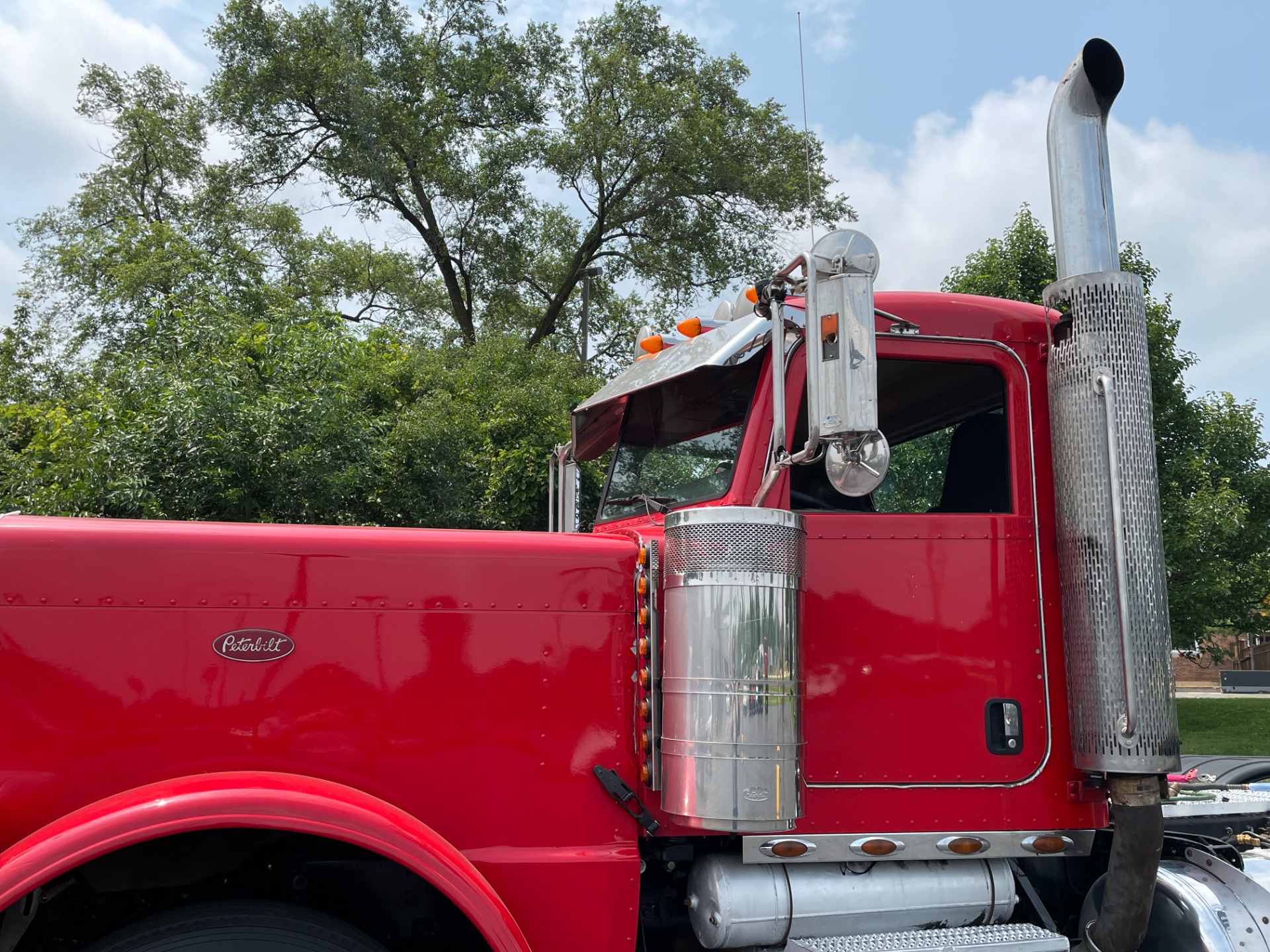 Used-2009-Peterbilt-389-Day-Cab---Cummins-ISX---485-Horsepower---18-Speed-Manual