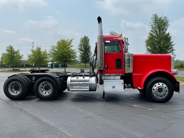 Used-2009-Peterbilt-389-Day-Cab---Cummins-ISX---485-Horsepower---18-Speed-Manual