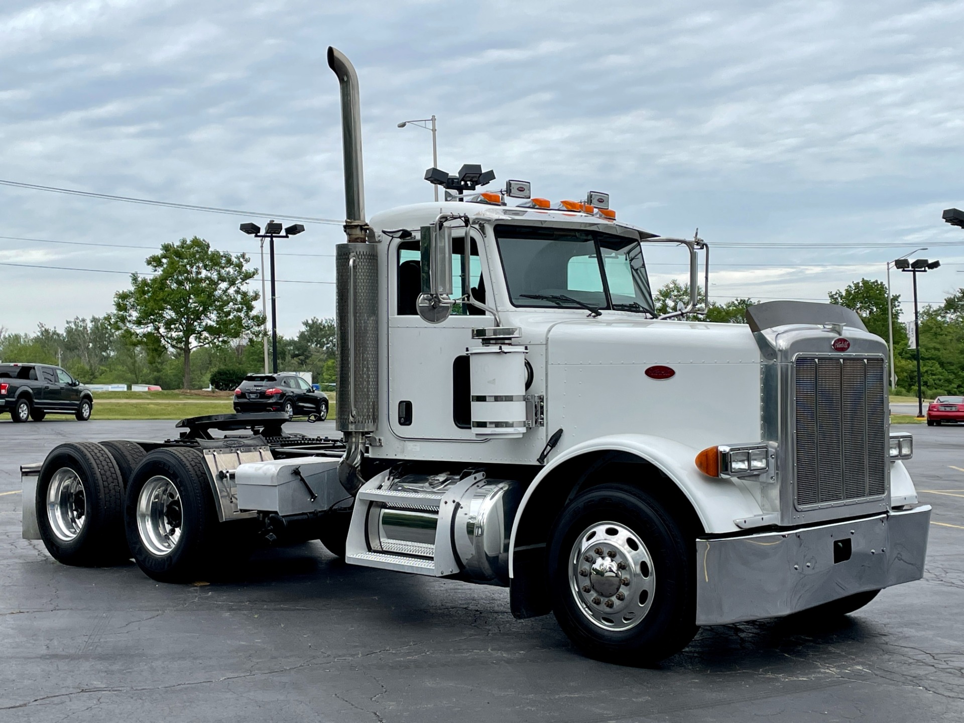 Used-2007-Peterbilt-379-Day-Cab---Cummins-ISX---10-Speed-Manual