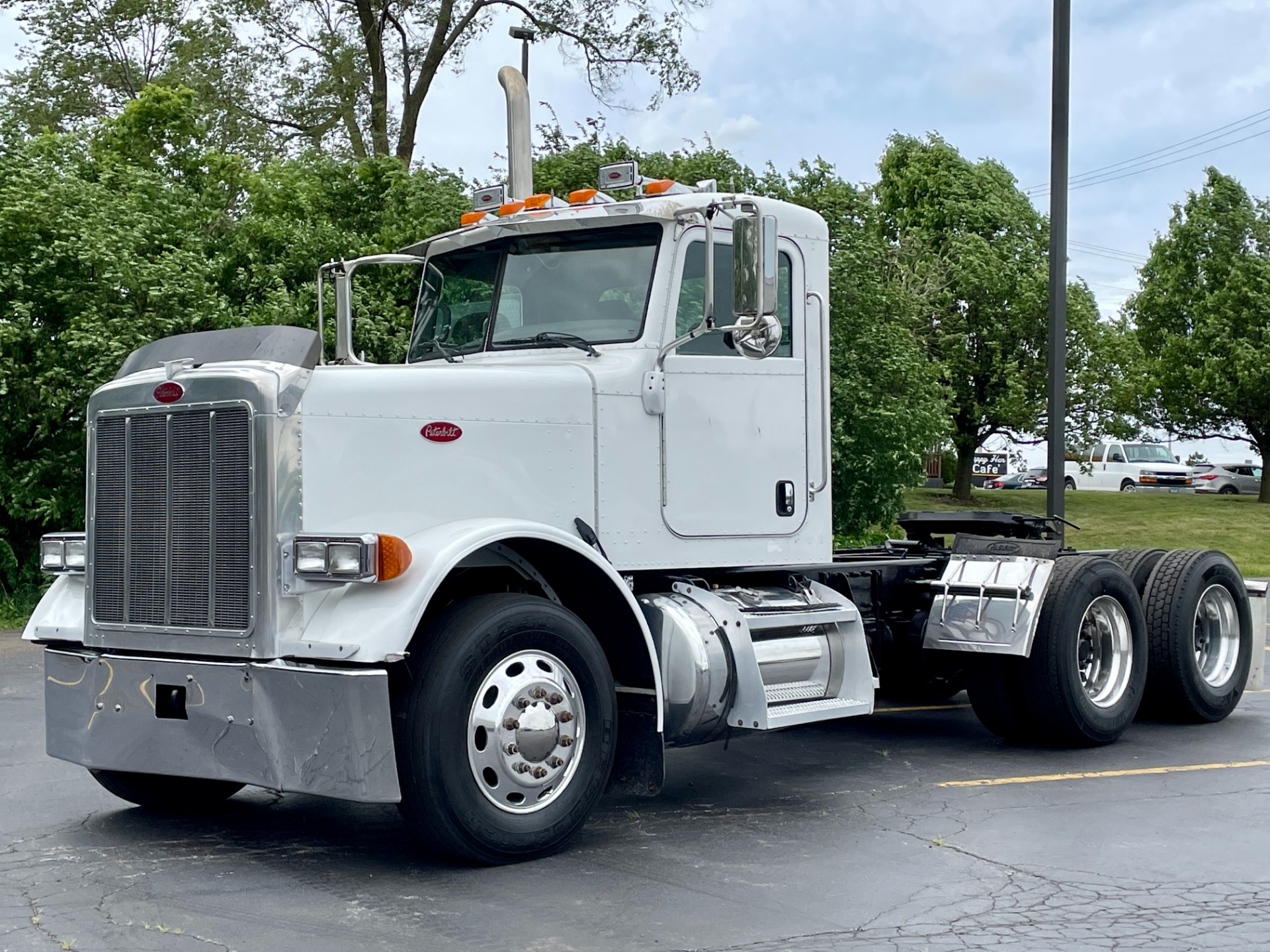 Used-2007-Peterbilt-379-Day-Cab---Cummins-ISX---10-Speed-Manual