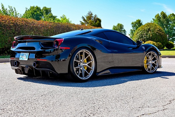 Порше 488 спайдер