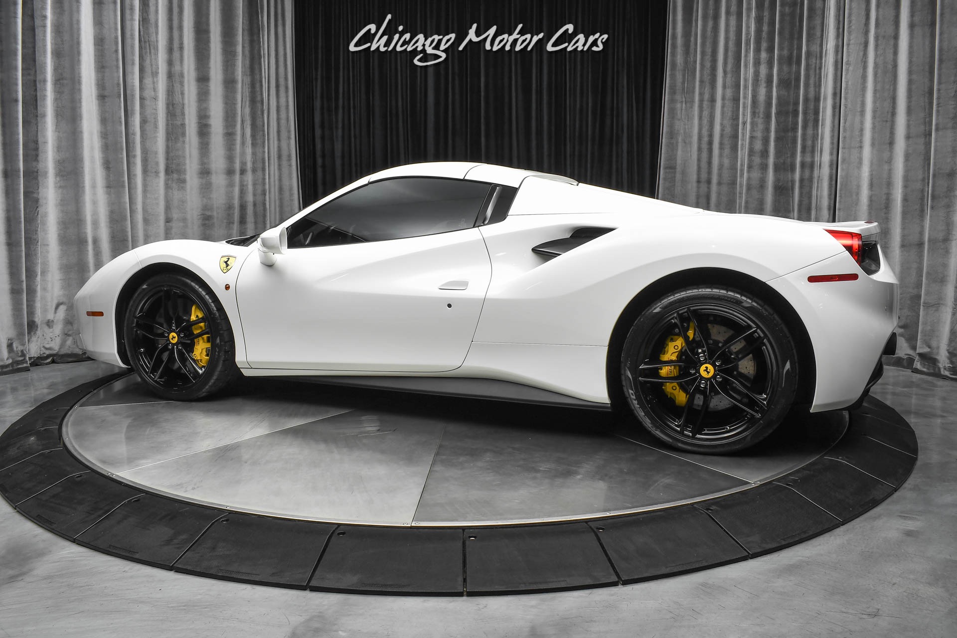 Used-2019-Ferrari-488-Spider-Carbon-Fiber-Race-Seats-Carbon-Fiber-Racing-Package-LOADED