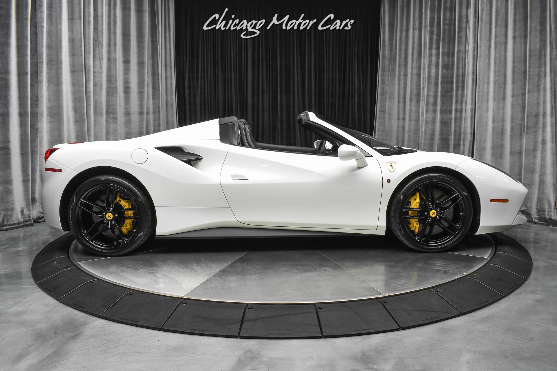 Used-2019-Ferrari-488-Spider-Carbon-Fiber-Race-Seats-Carbon-Fiber-Racing-Package-LOADED